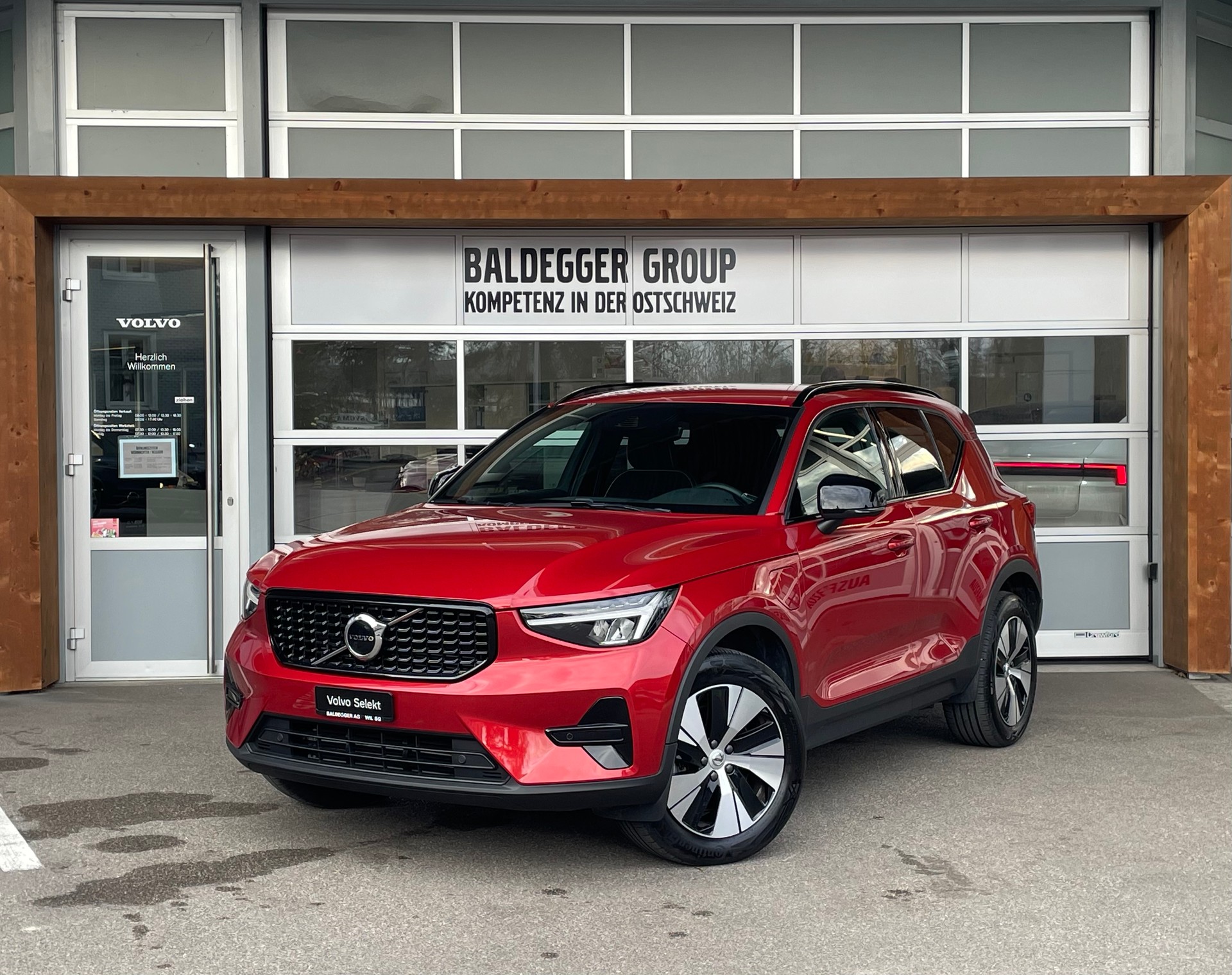 VOLVO XC40 1.5 T4 PiH R-Design-image-0