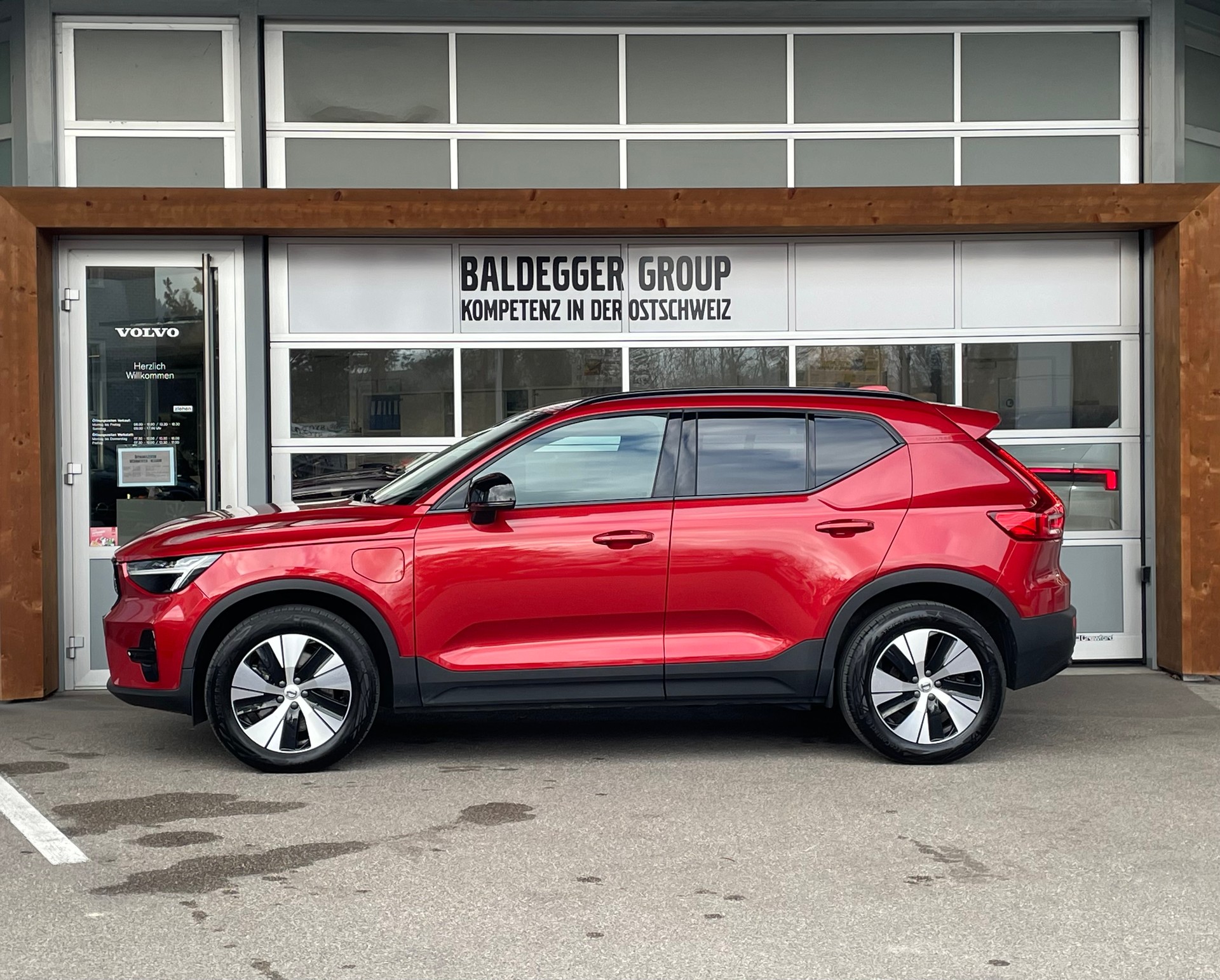 VOLVO XC40 1.5 T4 PiH R-Design-image-8