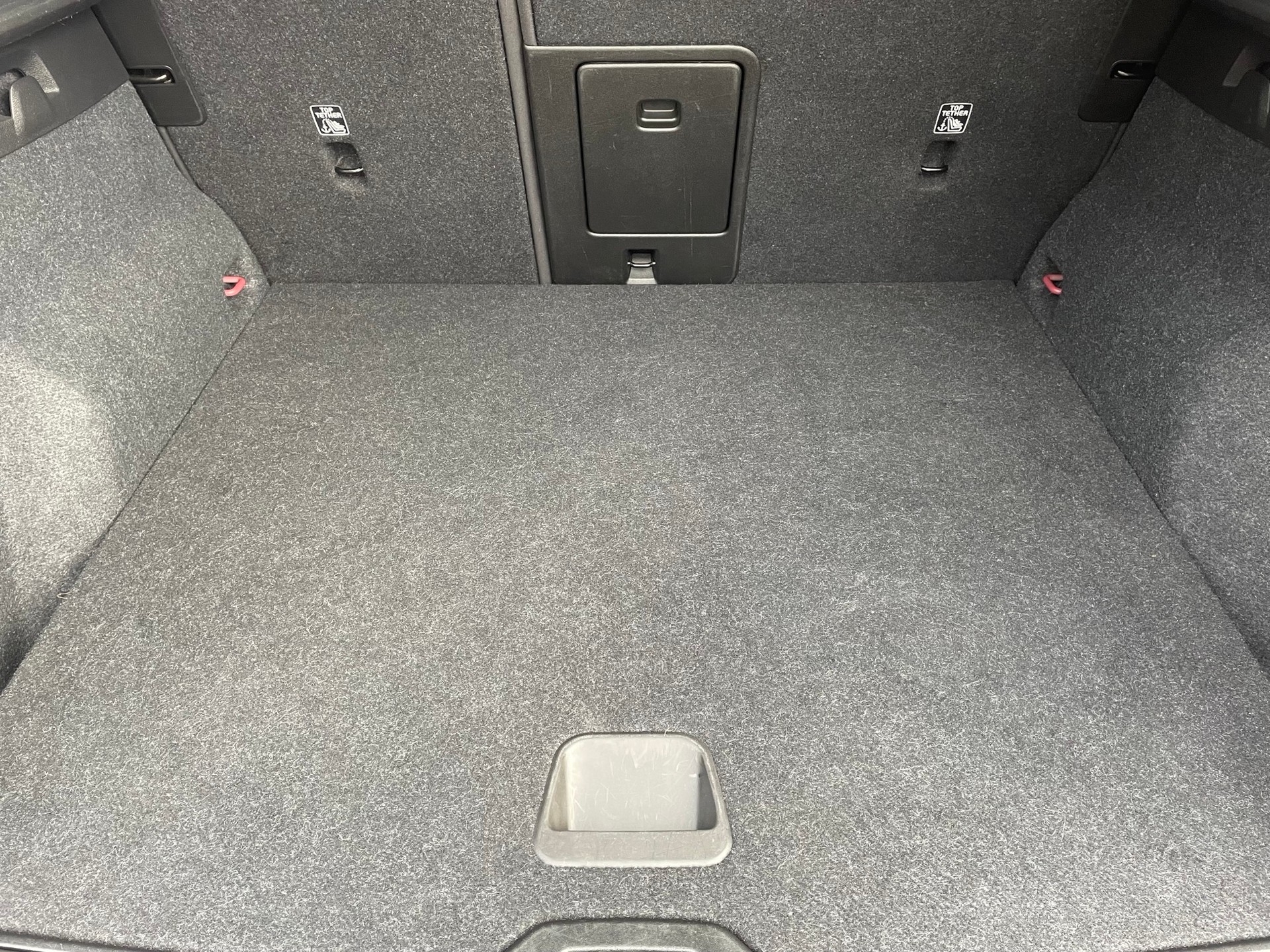 VOLVO XC40 1.5 T4 PiH R-Design-image-6