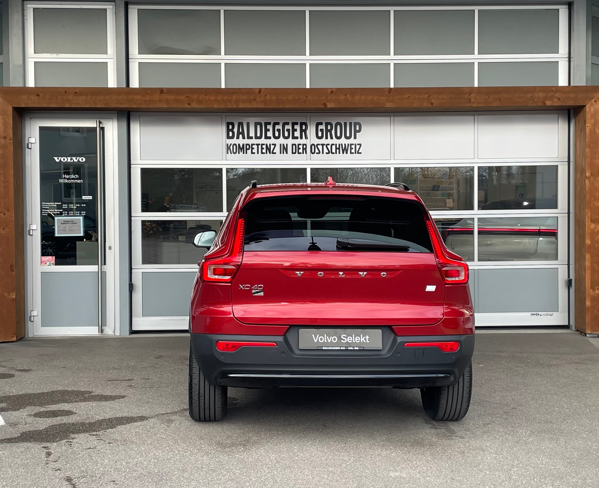 VOLVO XC40 1.5 T4 PiH R-Design-image-9