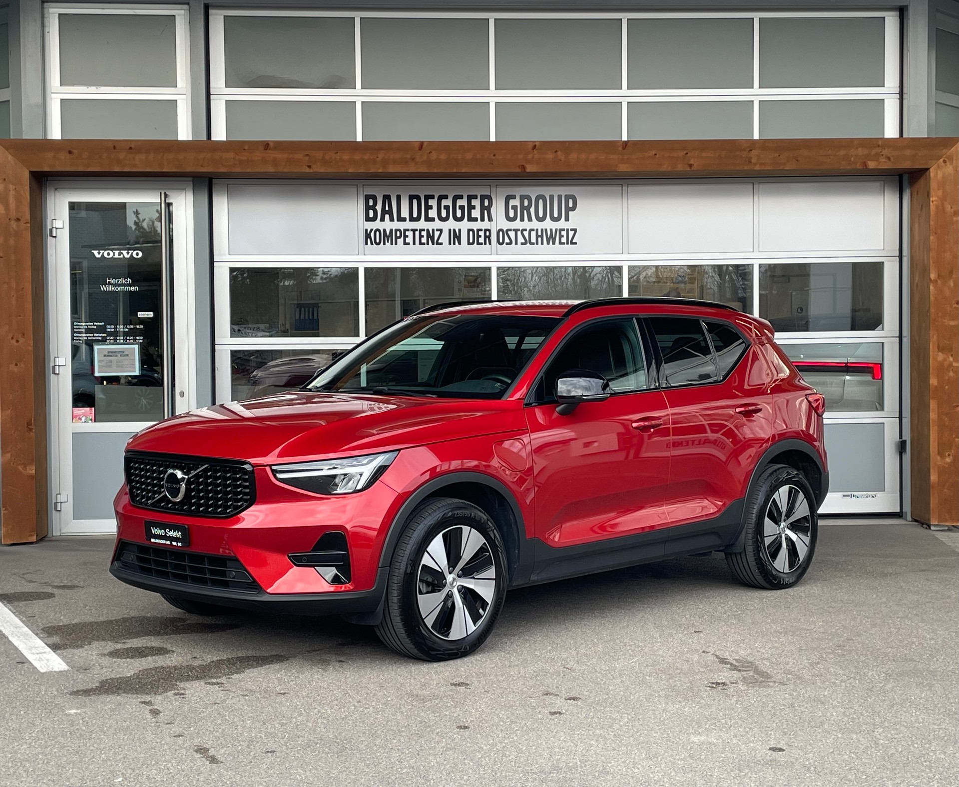 VOLVO XC40 1.5 T4 PiH R-Design-image-1