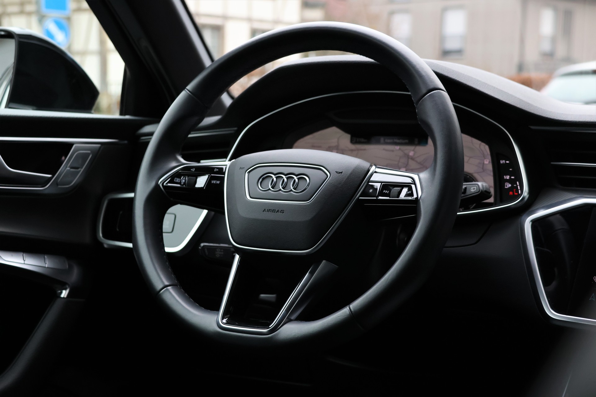 AUDI A6 Avant 55 TFSI Sport quattro S-tronic (CH)-image-12