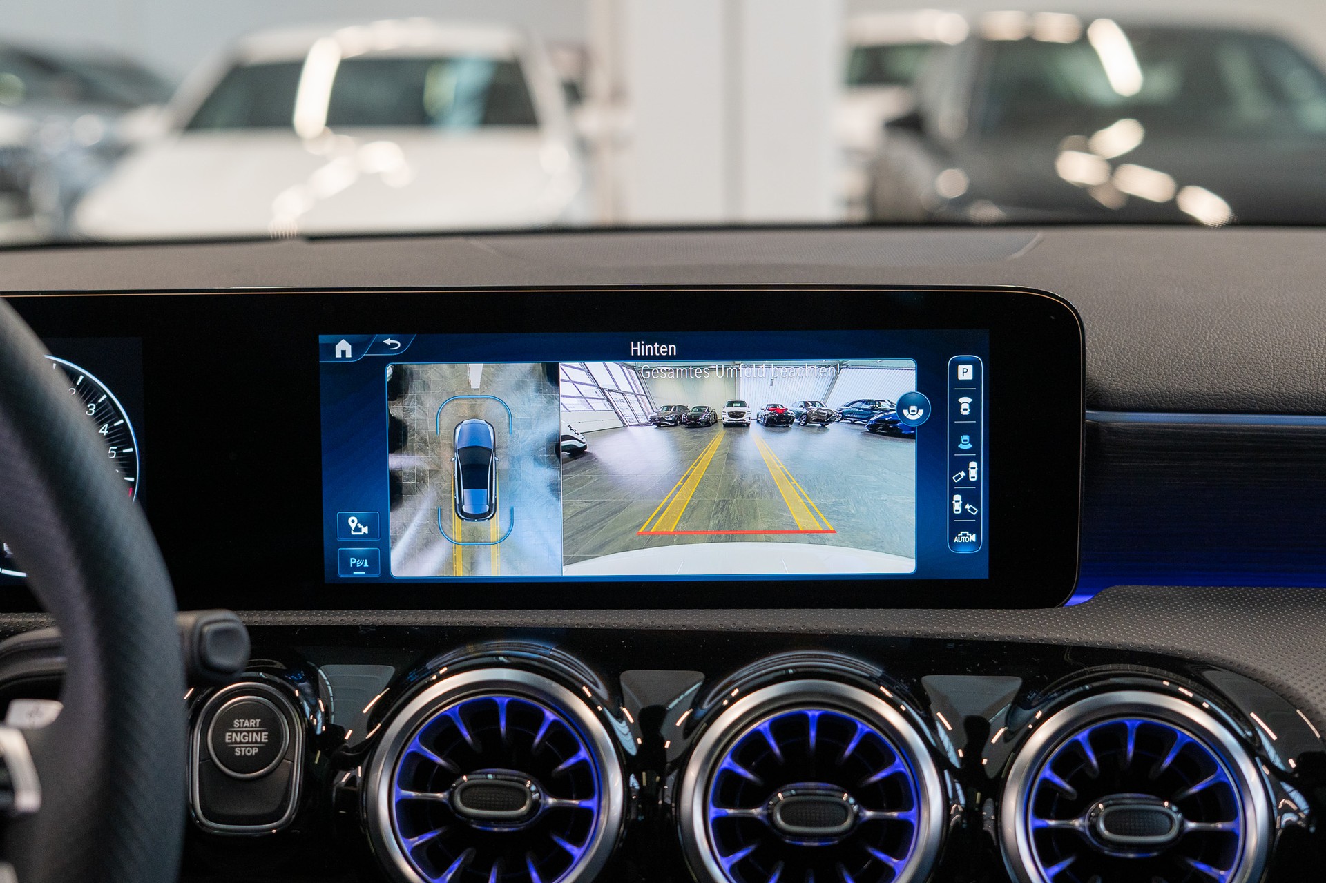 MERCEDES-BENZ A 250 e AMG Line / CH Fahrzeug / Panorama / Head-Up Display-image-21