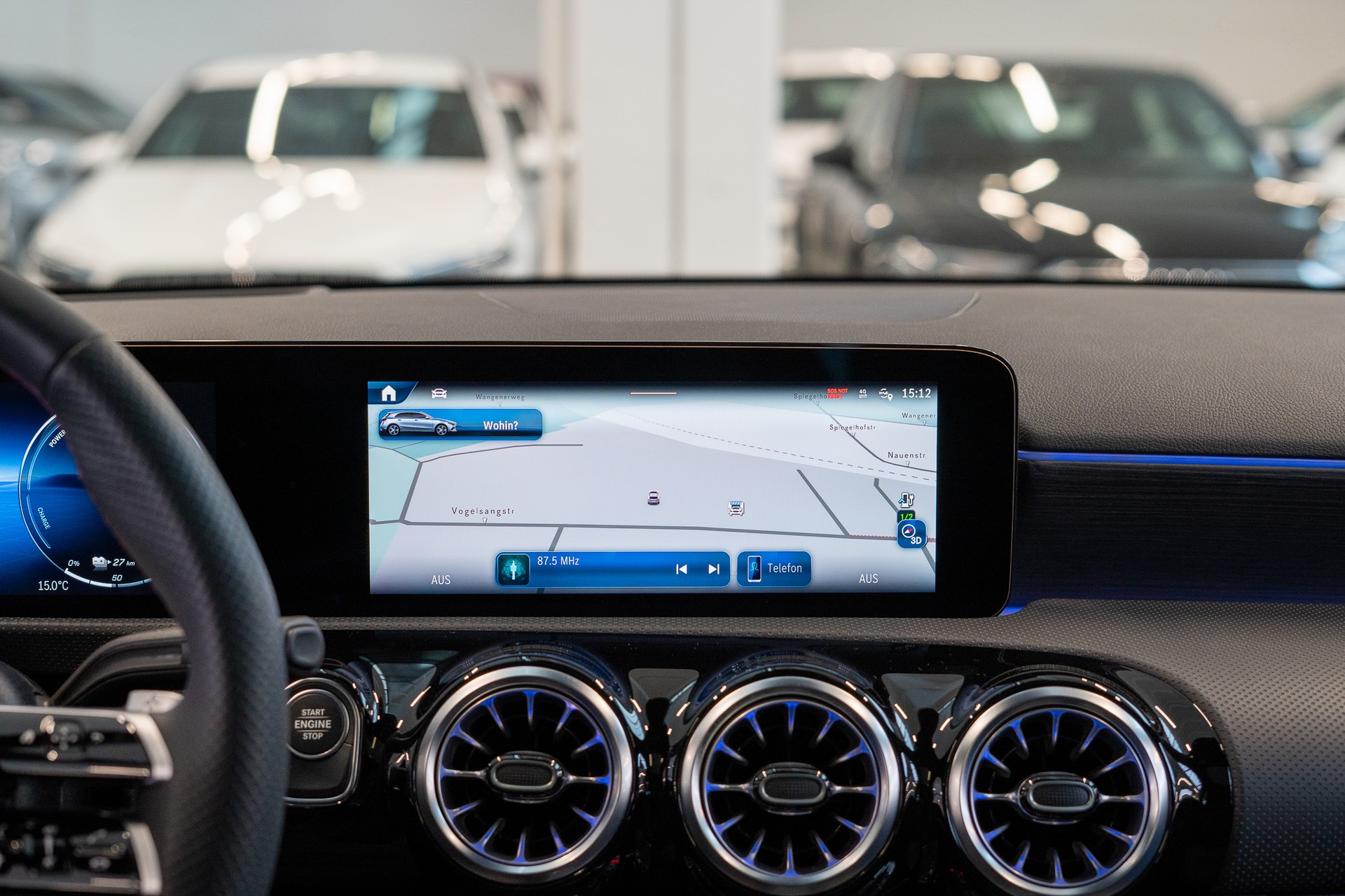 MERCEDES-BENZ A 250 e AMG Line / CH Fahrzeug / Panorama / Head-Up Display-image-20