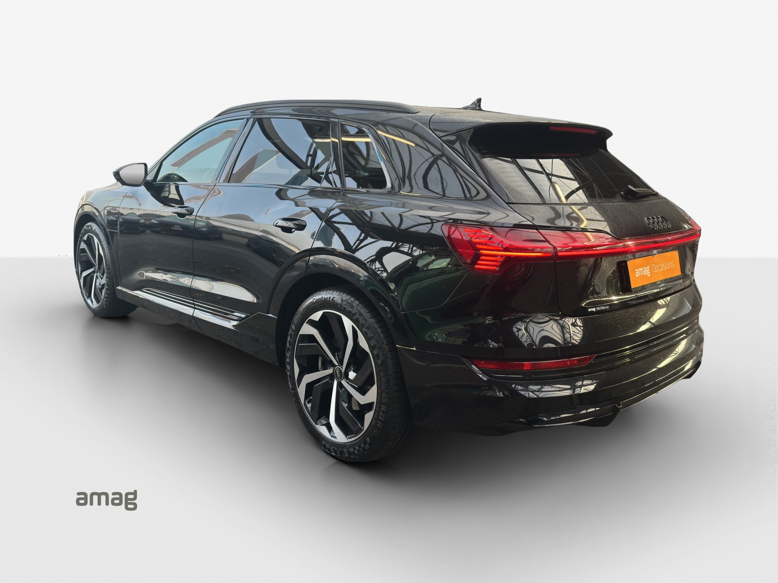 AUDI e-tron 55 S Line Black Edition quattro-image-2