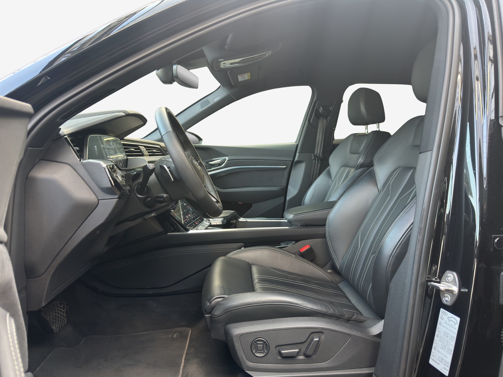 AUDI e-tron 55 S Line Black Edition quattro-image-8