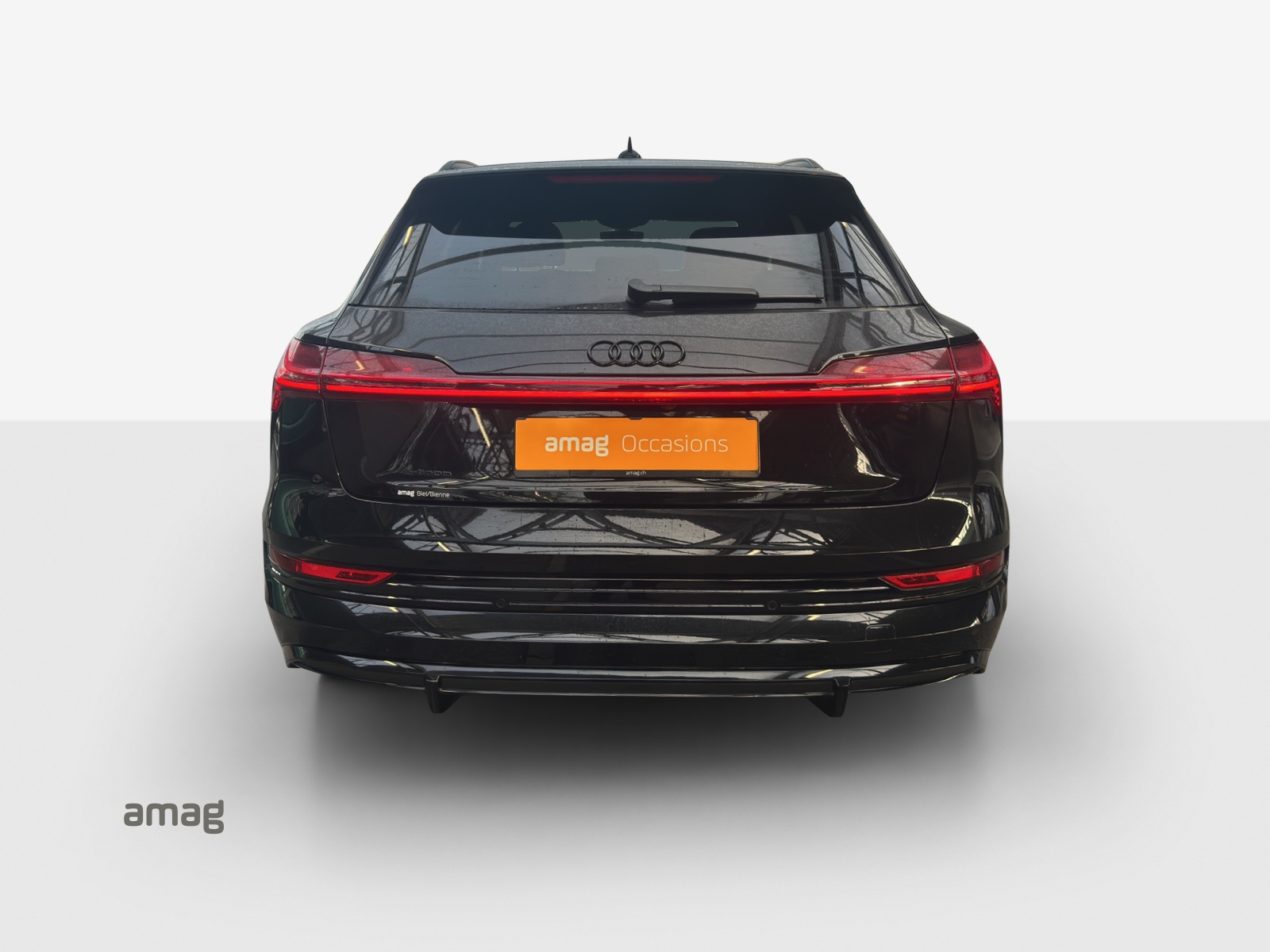 AUDI e-tron 55 S Line Black Edition quattro-image-4