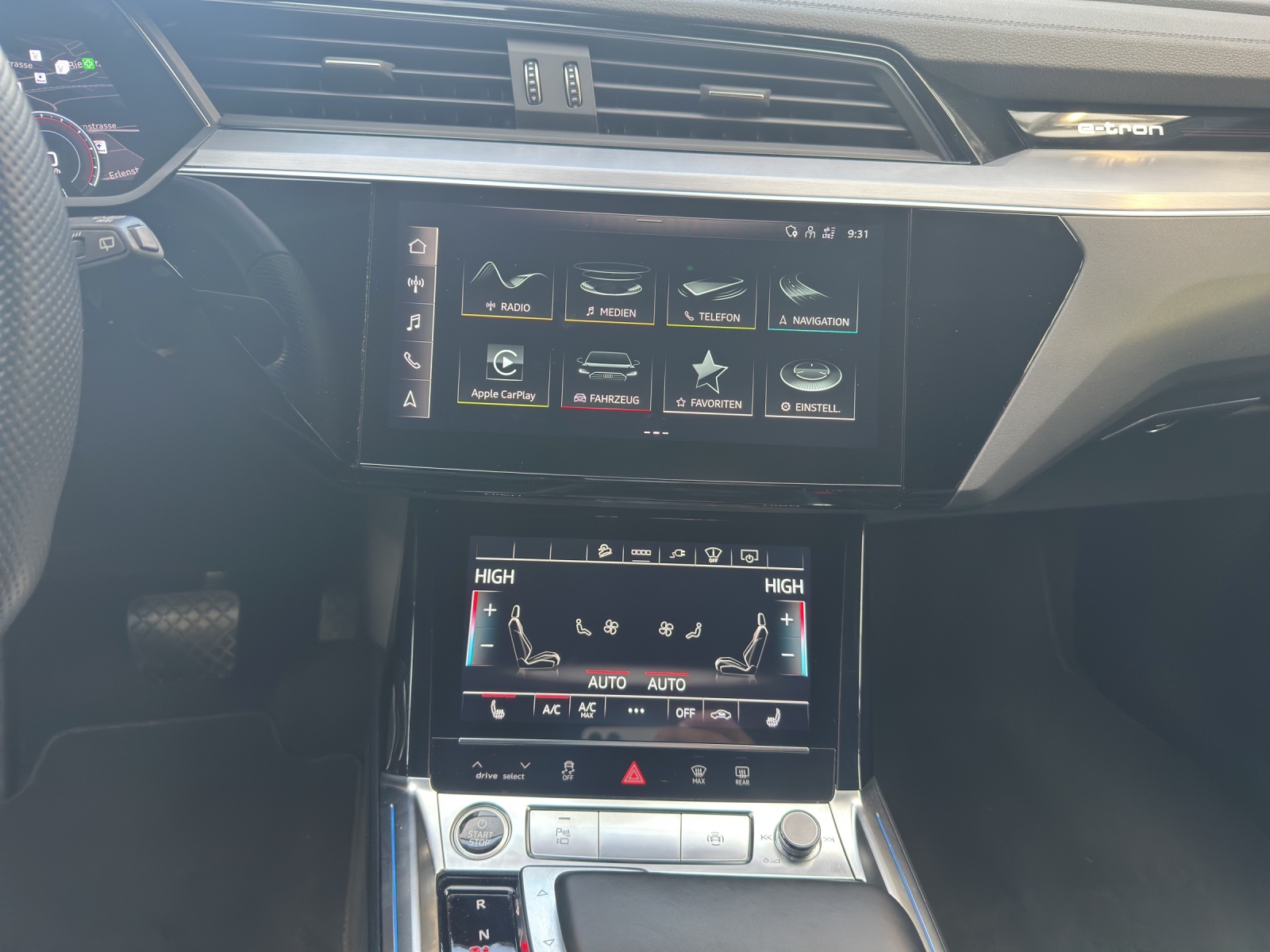 AUDI e-tron 55 S Line Black Edition quattro-image-11
