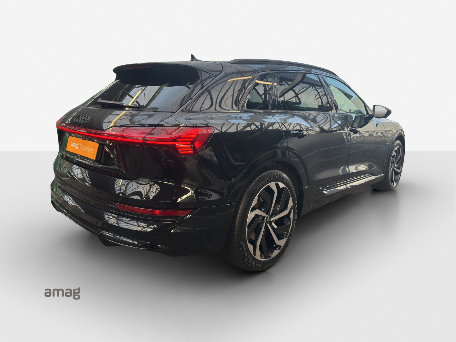 AUDI e-tron 55 S Line Black Edition quattro-image-5
