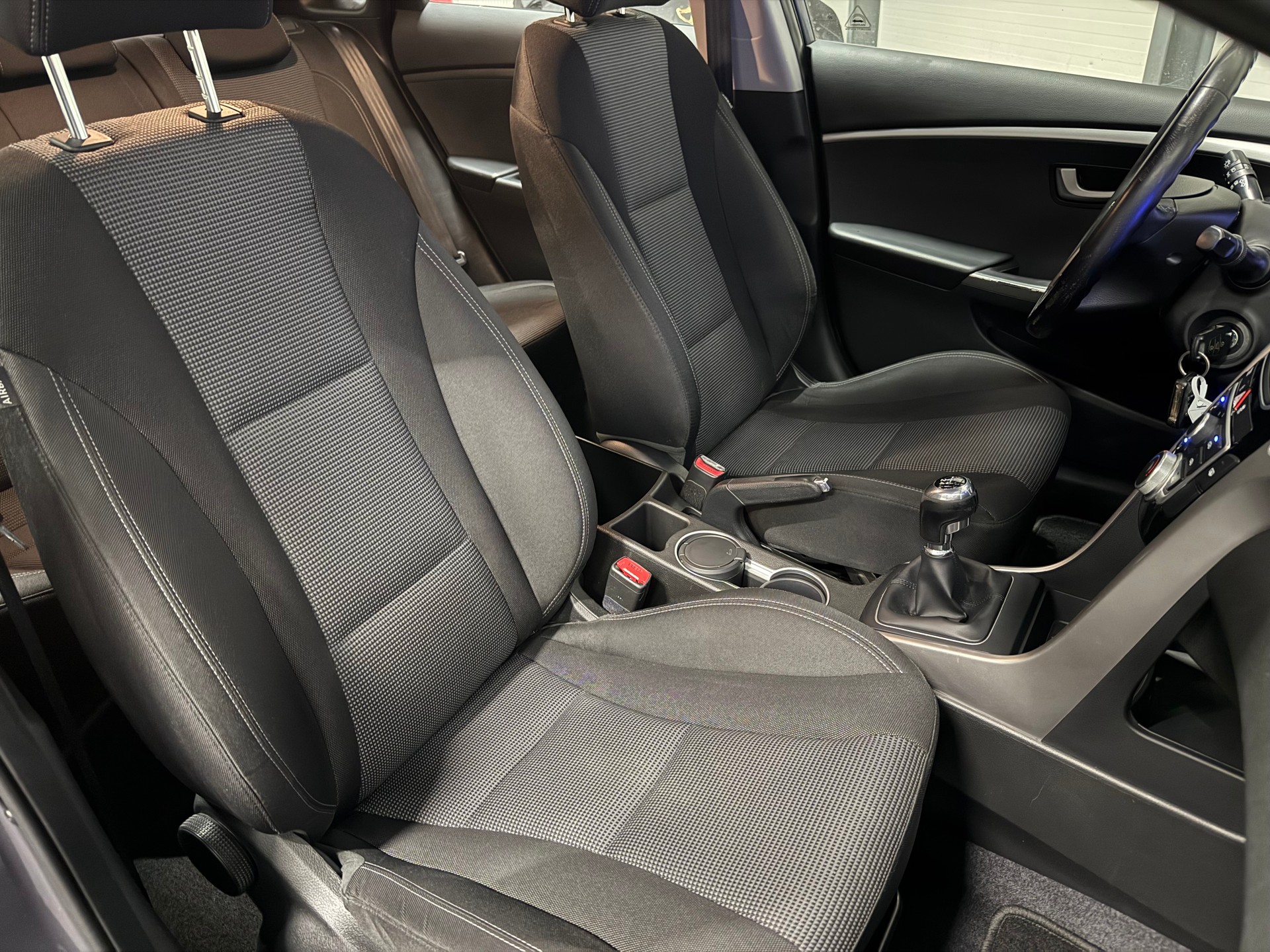 HYUNDAI i30 1.4 Pica-image-9