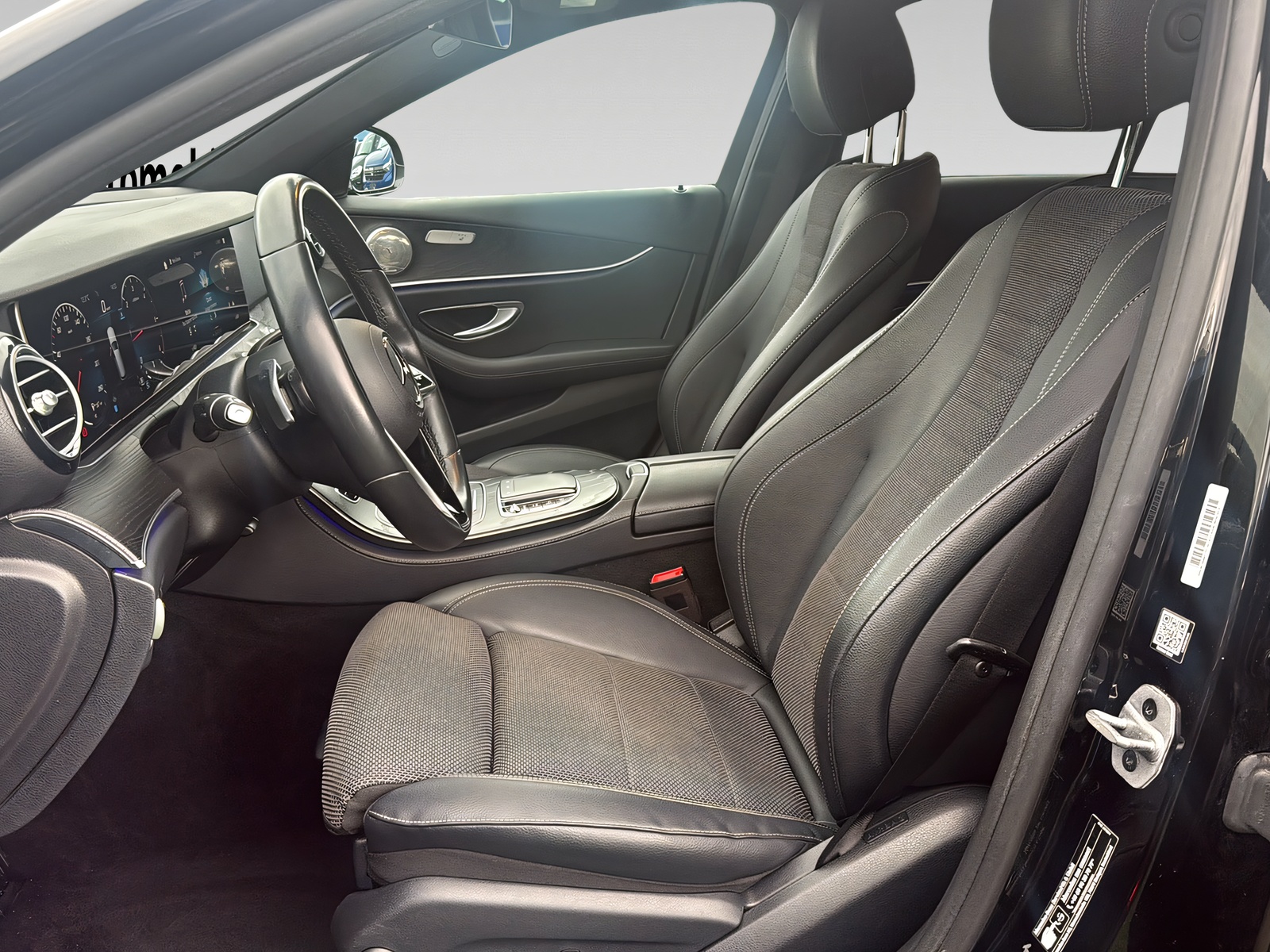 MERCEDES-BENZ E 220 d T 4Matic Avantgarde 9G-Tronic-image-13