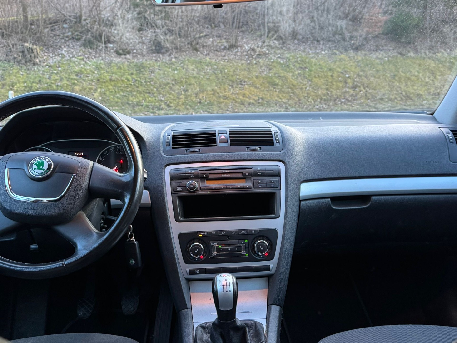 SKODA Octavia Combi 1.9 TDI Swiss Adventure 4x4-image-8
