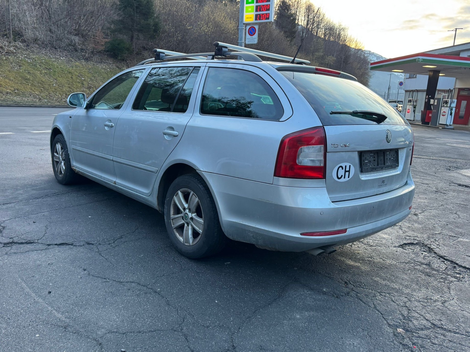 SKODA Octavia Combi 1.9 TDI Swiss Adventure 4x4-image-2