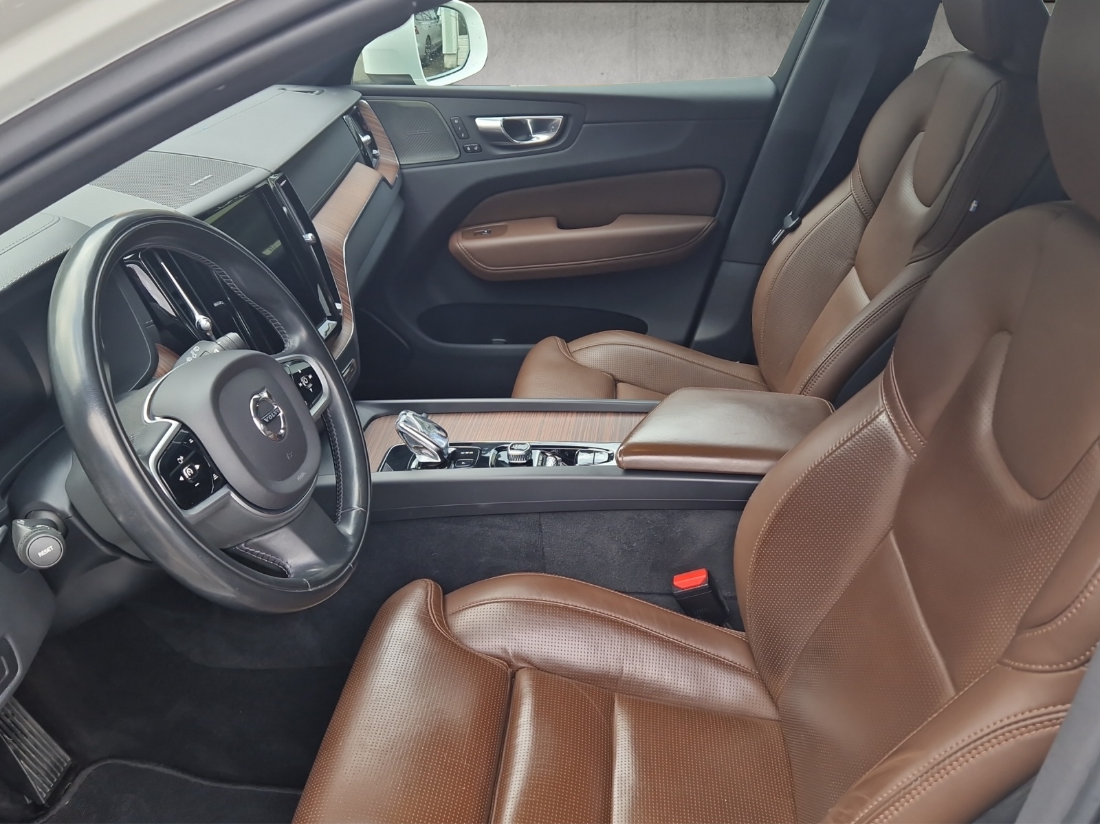 VOLVO XC60 2.0 T8 TE Inscription eAWD-showroom-element-3
