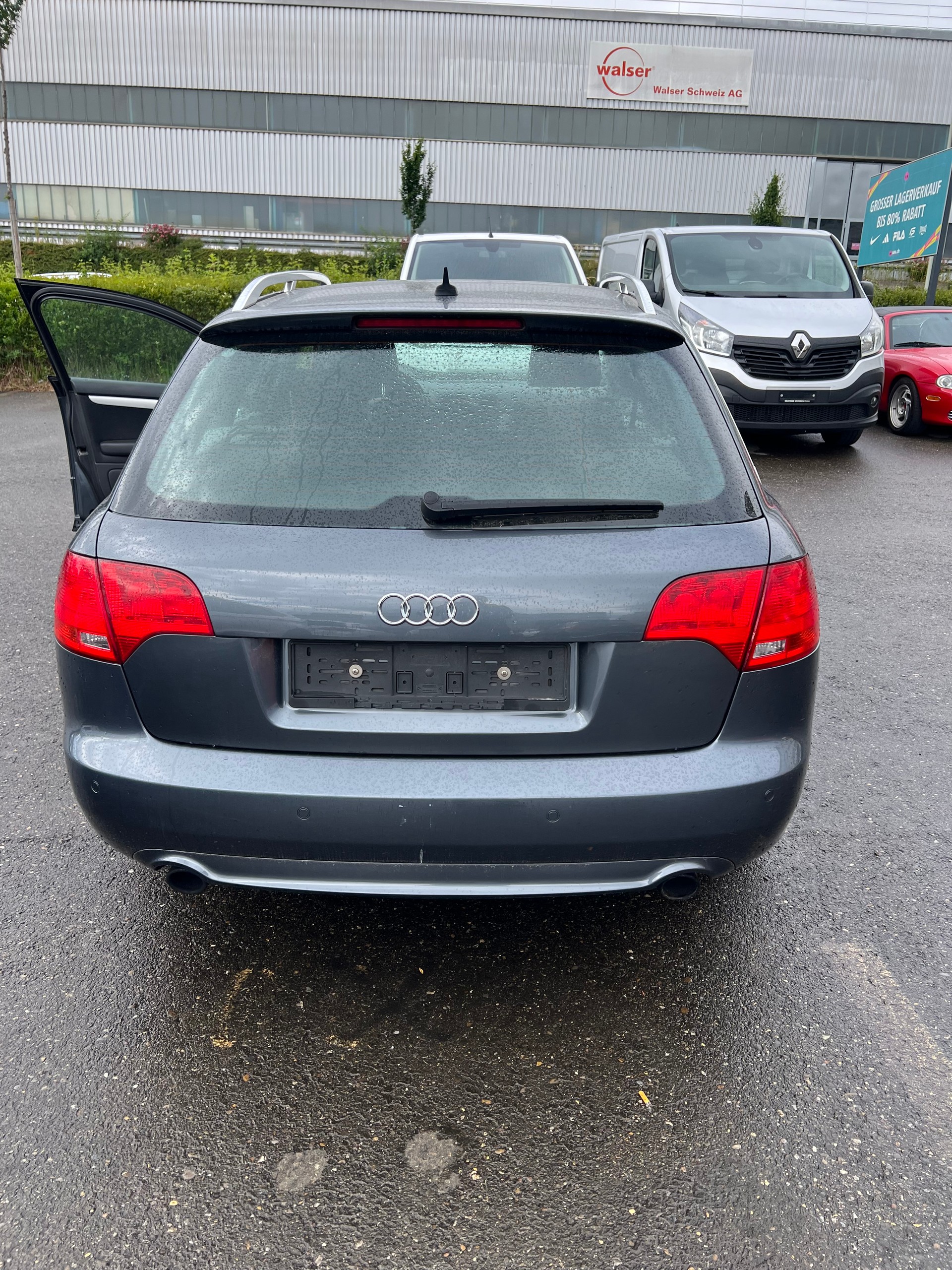 AUDI A4 Avant 2.0 Turbo FSI quattro-image-1