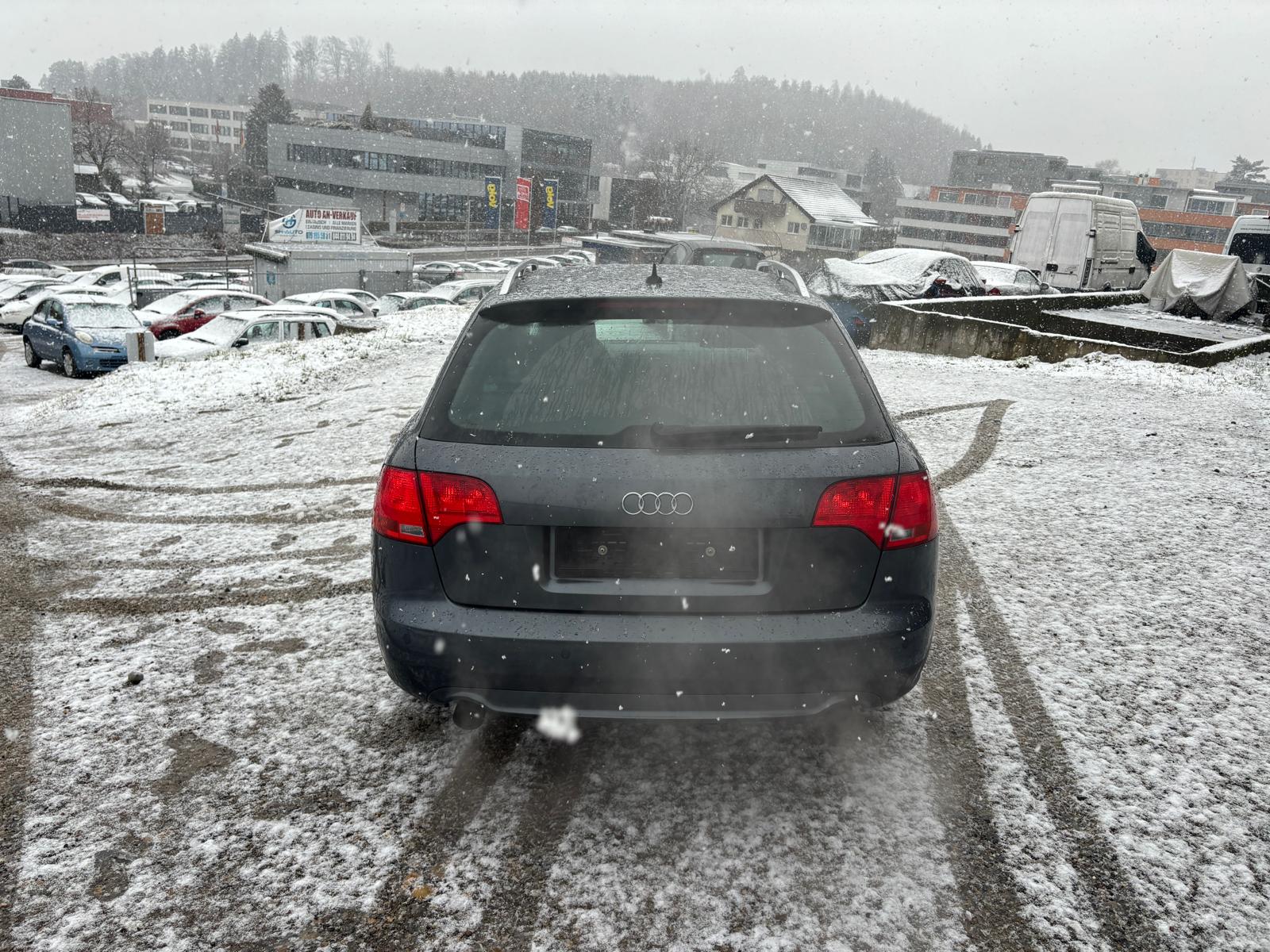 AUDI A4 Avant 2.0 Turbo FSI quattro-image-6