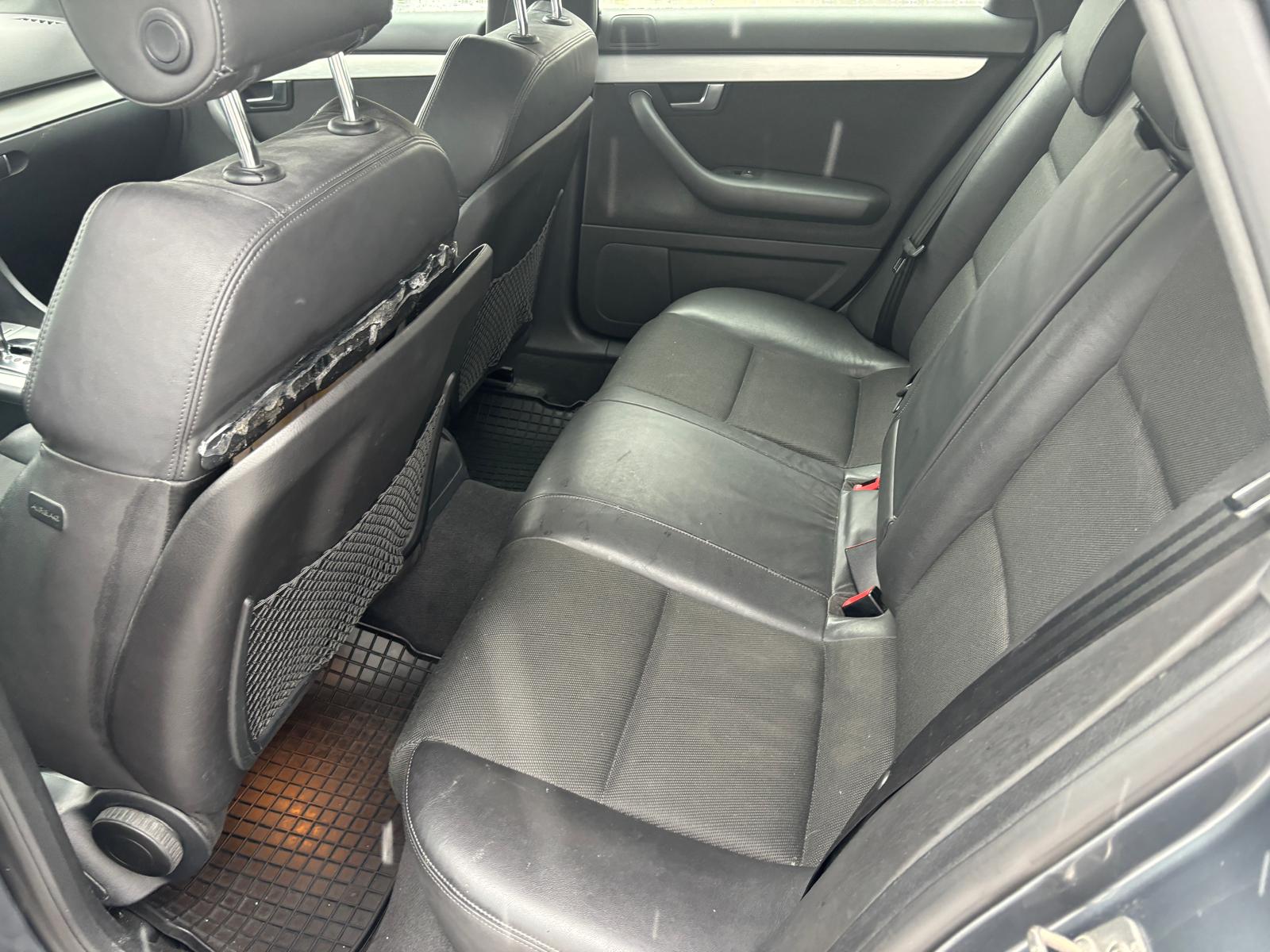 AUDI A4 Avant 2.0 Turbo FSI quattro-image-8