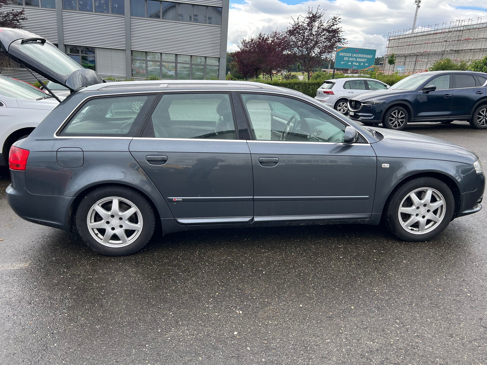 AUDI A4 Avant 2.0 Turbo FSI quattro-image-2