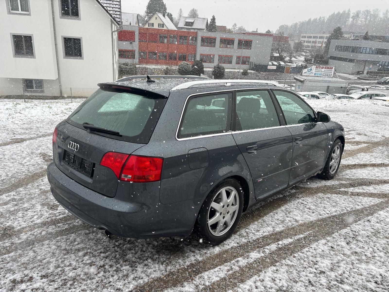 AUDI A4 Avant 2.0 Turbo FSI quattro-image-2