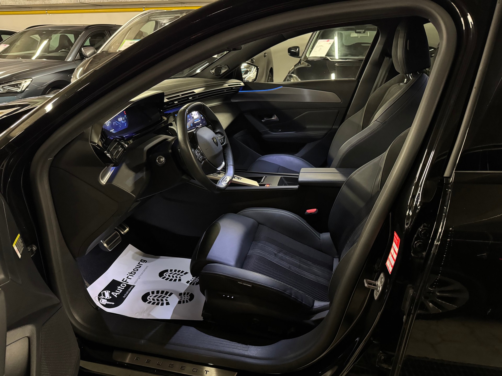 PEUGEOT 308 1.2 Pure Tech GT Pack EAT8-image-3