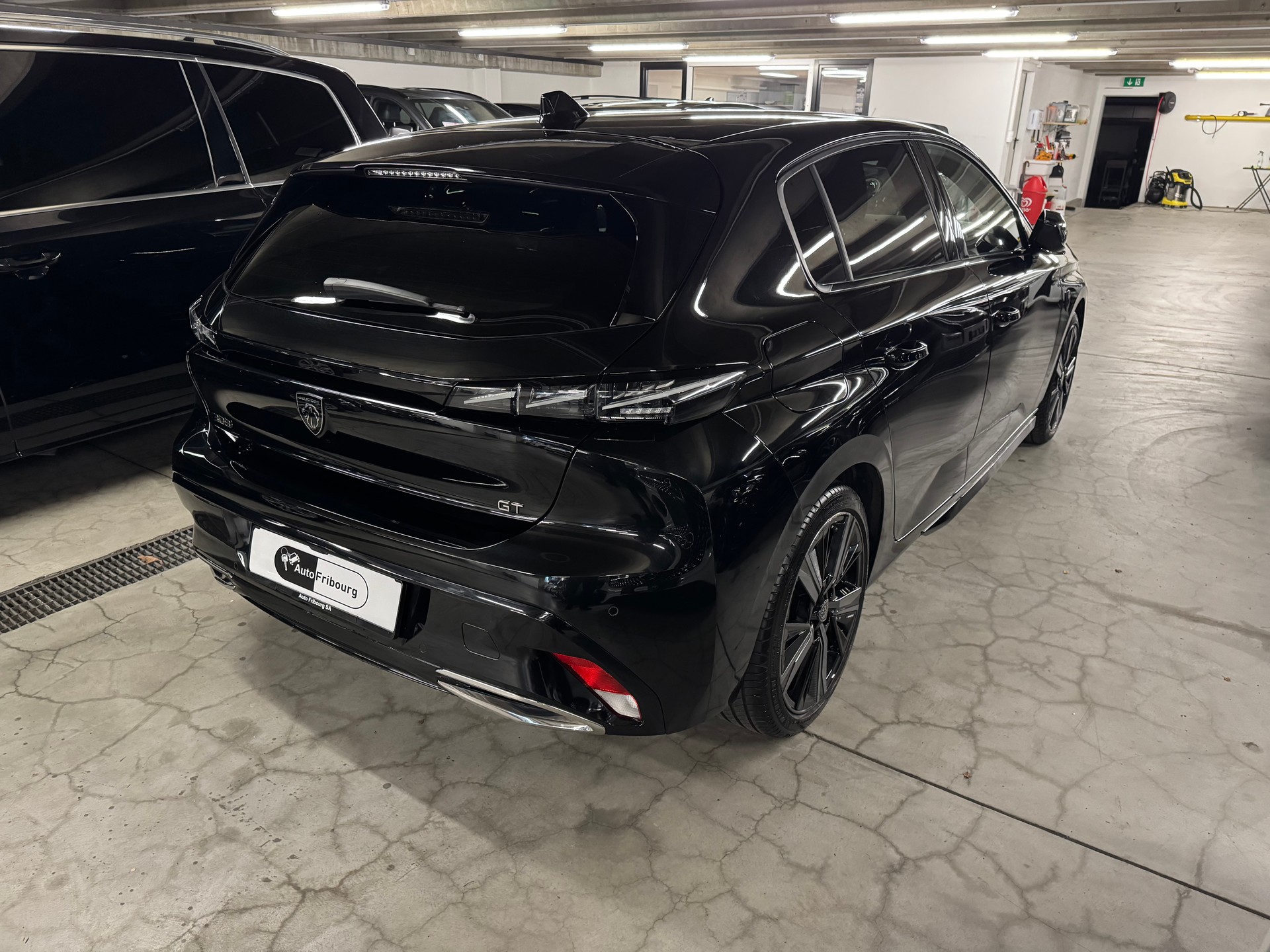 PEUGEOT 308 1.2 Pure Tech GT Pack EAT8-image-1