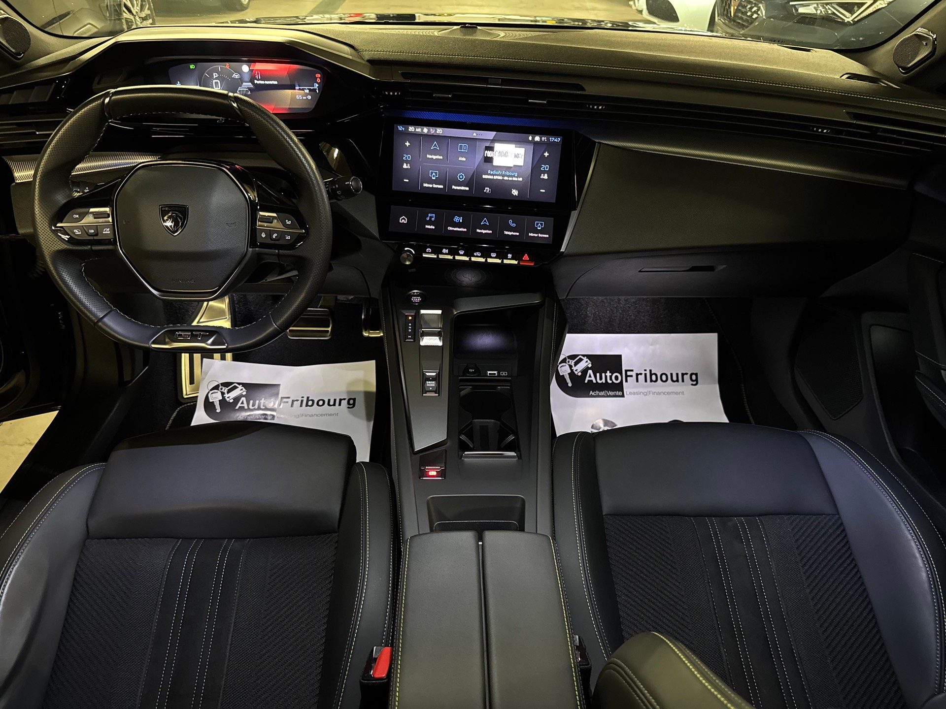 PEUGEOT 308 1.2 Pure Tech GT Pack EAT8-image-4