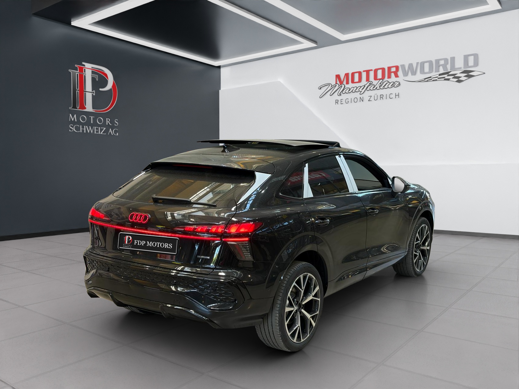AUDI Q3 SPB Quattro TFSI S line/LED plus/Pano/20" Sportback-showroom-element-2