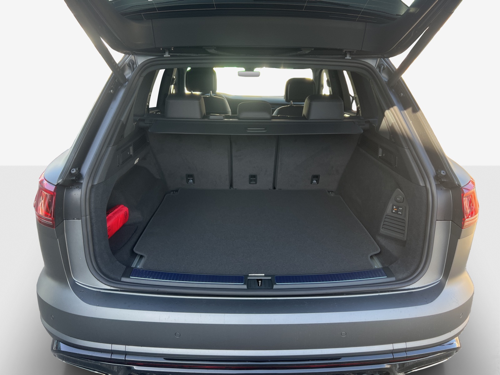 VW Touareg 3.0 TDI R-Line Tiptronic-image-12