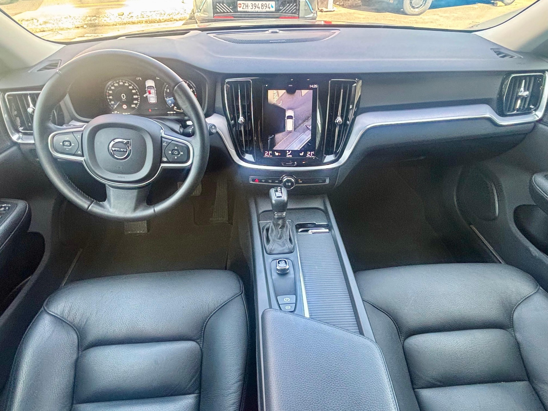 VOLVO V60 2.0 T6 Momentum S/S-image-10