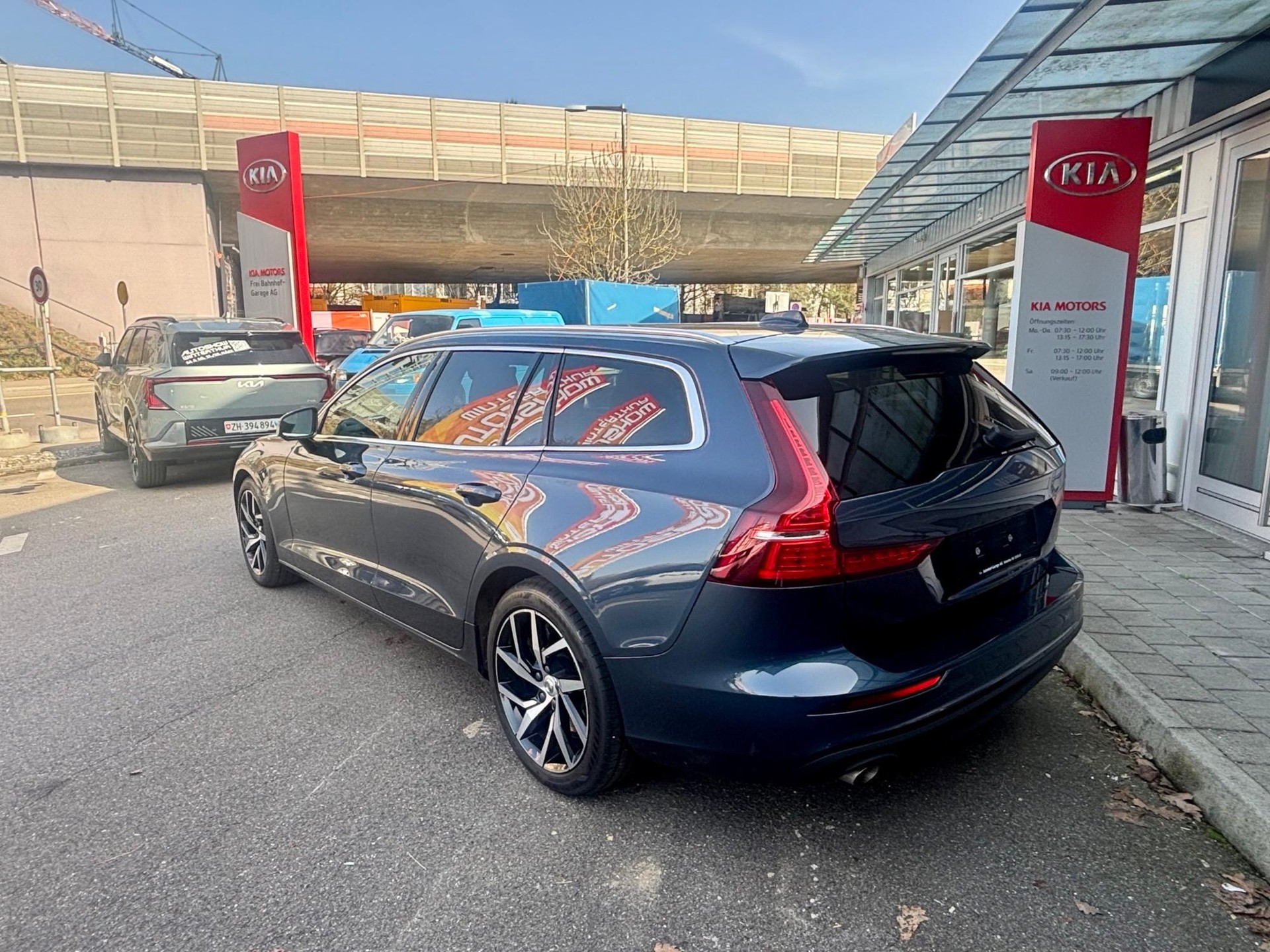 VOLVO V60 2.0 T6 Momentum S/S-image-6