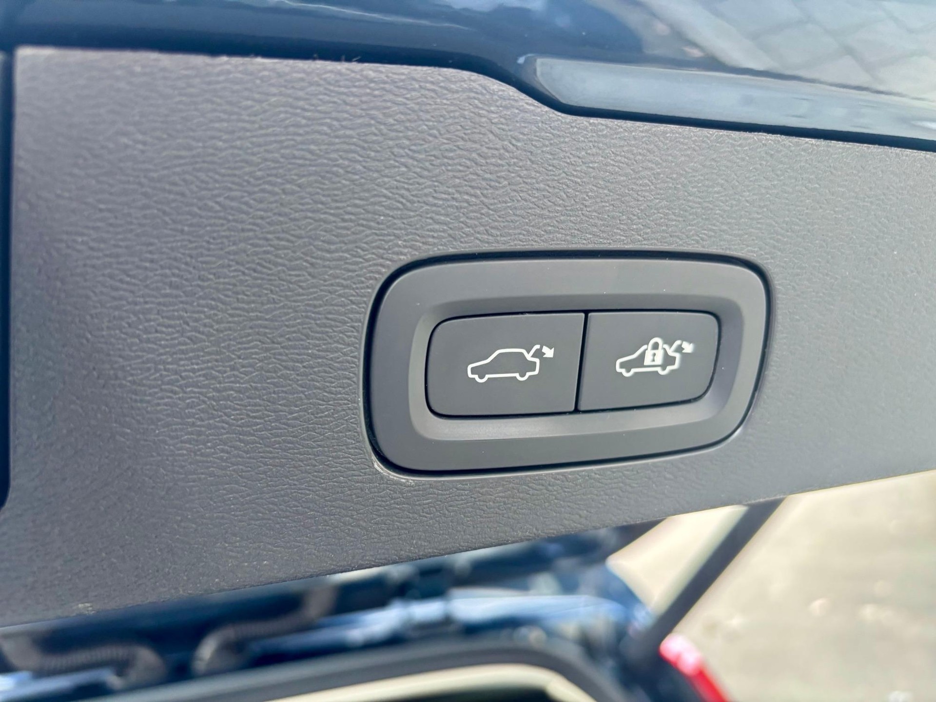 VOLVO V60 2.0 T6 Momentum S/S-image-16
