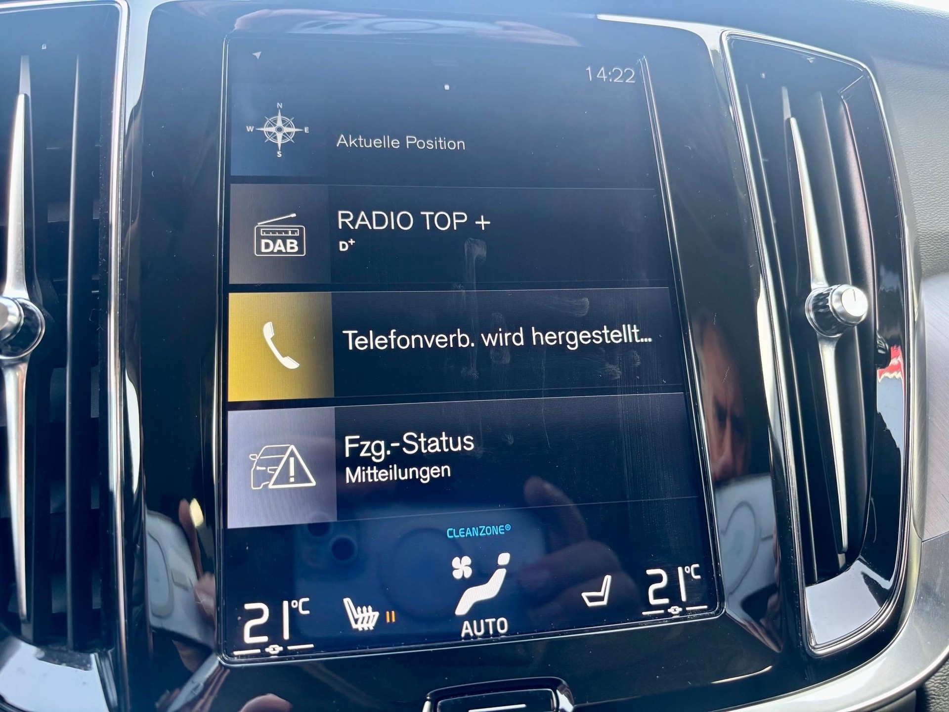 VOLVO V60 2.0 T6 Momentum S/S-image-4