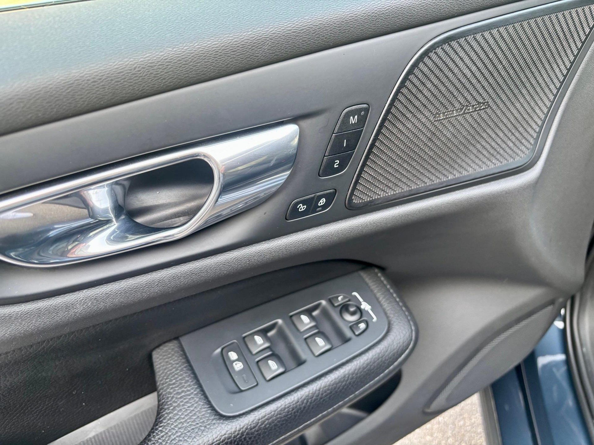 VOLVO V60 2.0 T6 Momentum S/S-image-14