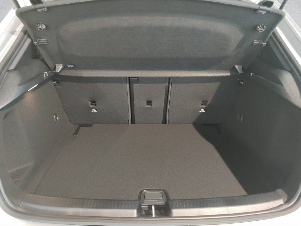 MERCEDES-BENZ A 250 AMG Line 4Matic-image-7