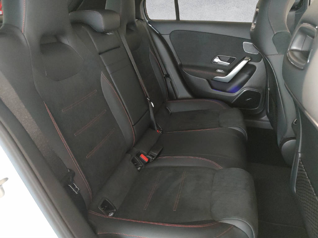 MERCEDES-BENZ A 250 AMG Line 4Matic-image-12