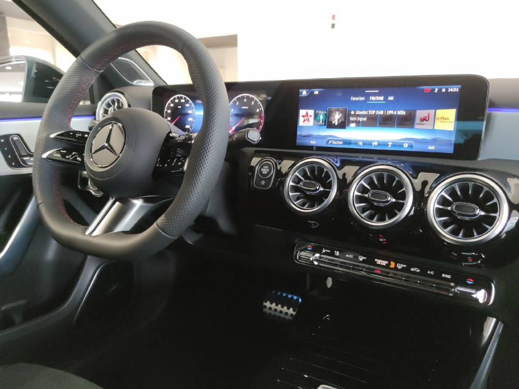 MERCEDES-BENZ A 250 AMG Line 4Matic-image-10