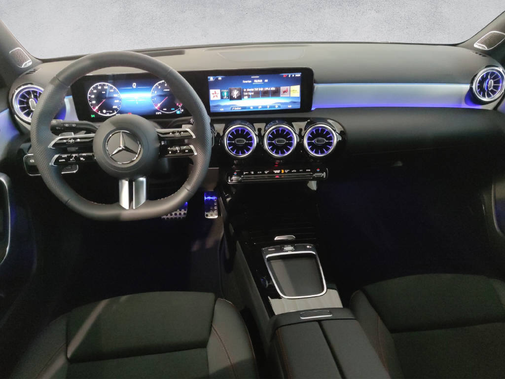 MERCEDES-BENZ A 250 AMG Line 4Matic-image-13