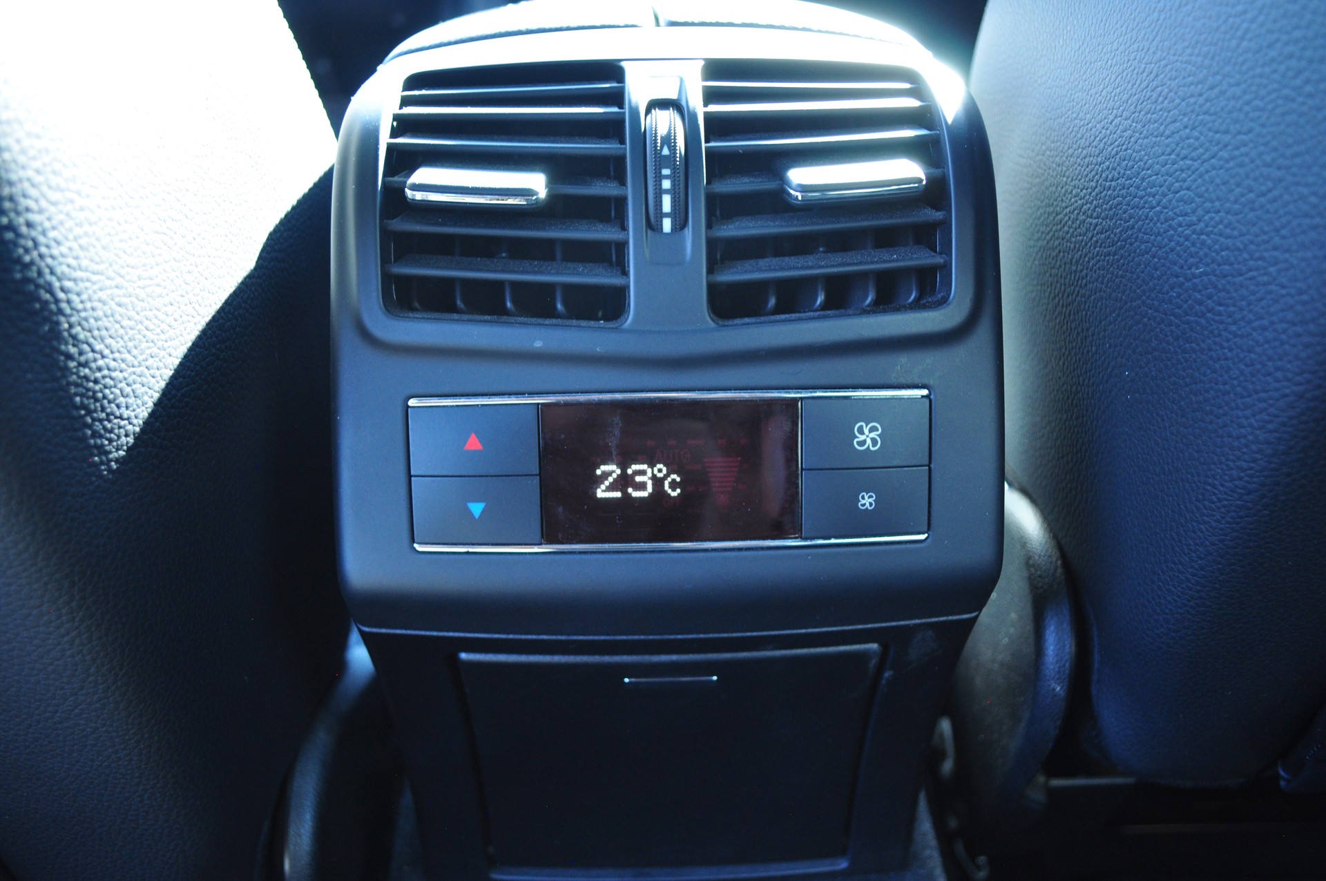 MERCEDES-BENZ E 220 BlueTEC Avantgarde-image-14