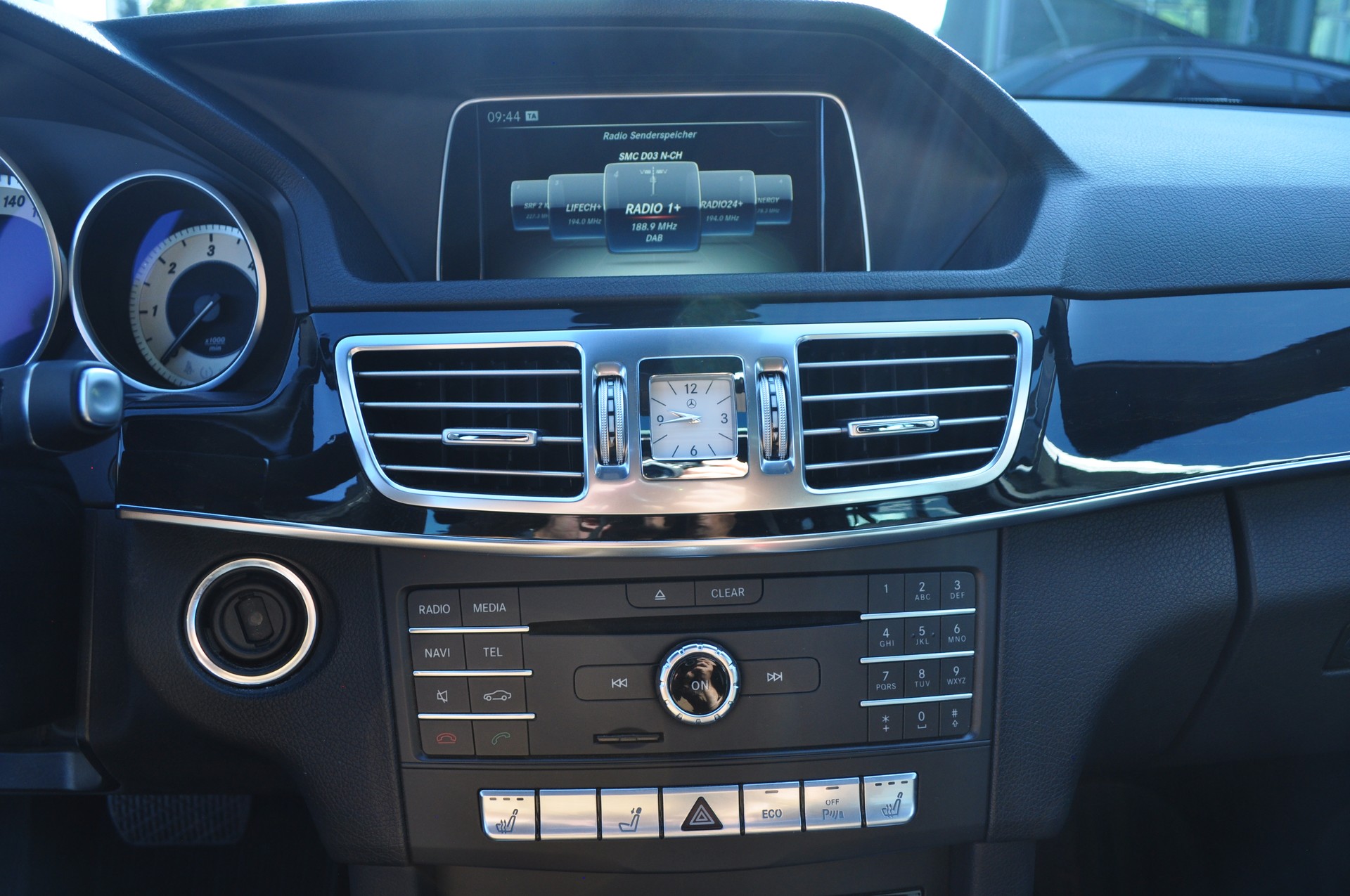 MERCEDES-BENZ E 220 BlueTEC Avantgarde-image-12