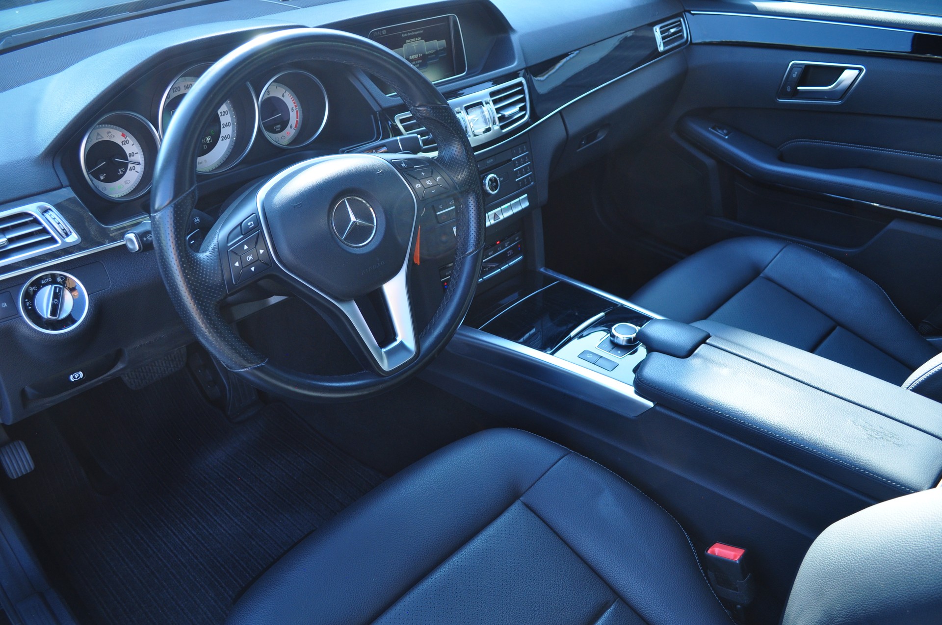 MERCEDES-BENZ E 220 BlueTEC Avantgarde-image-9