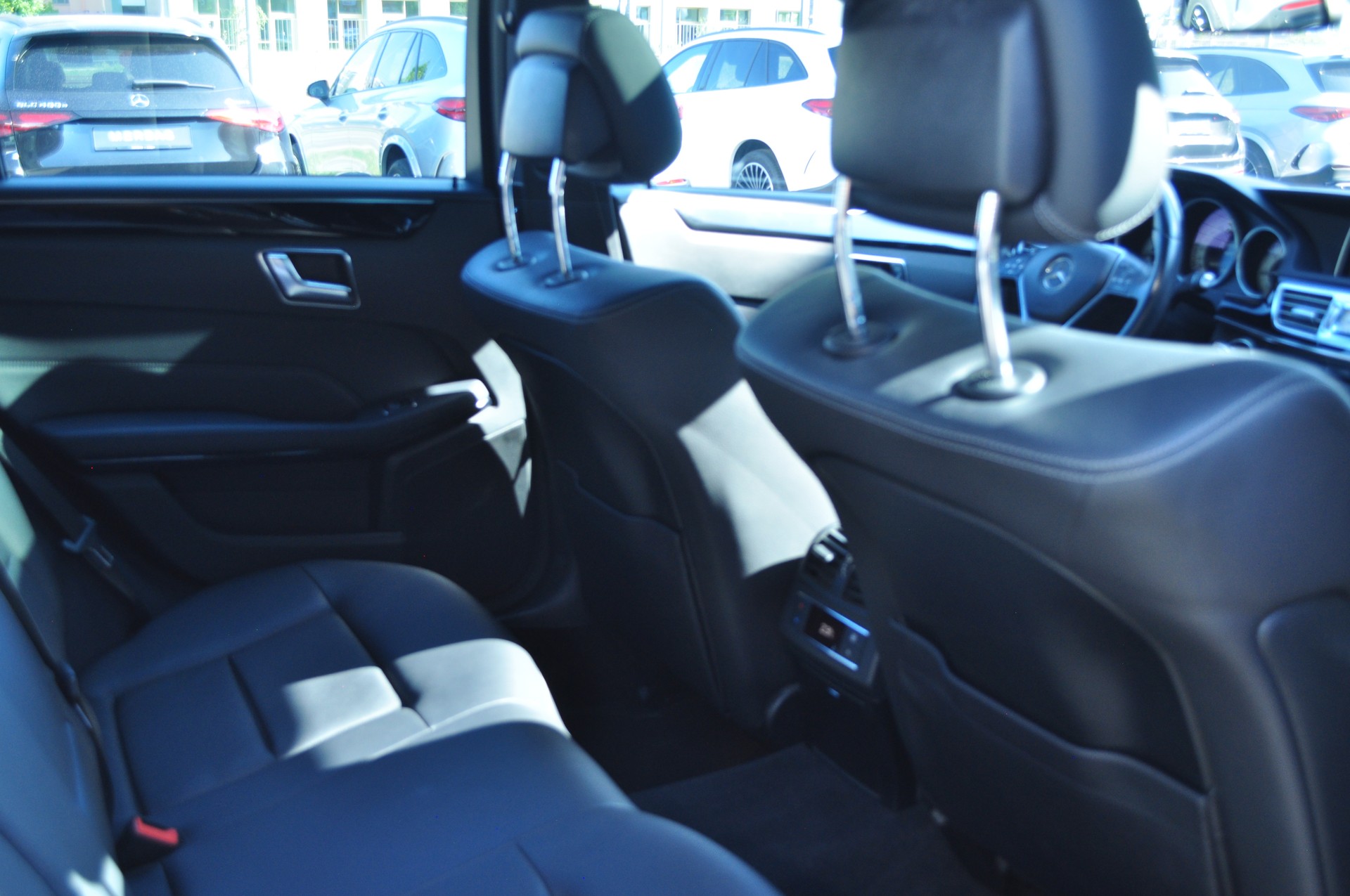 MERCEDES-BENZ E 220 BlueTEC Avantgarde-image-7