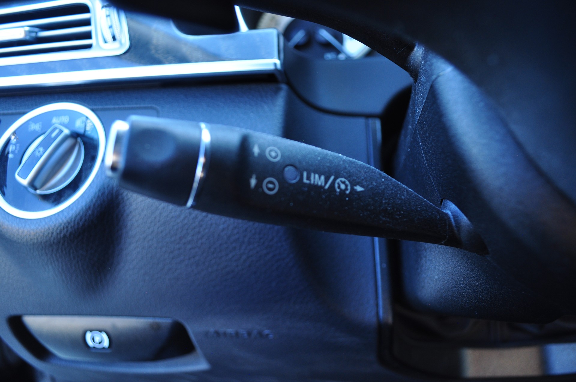 MERCEDES-BENZ E 220 BlueTEC Avantgarde-image-13