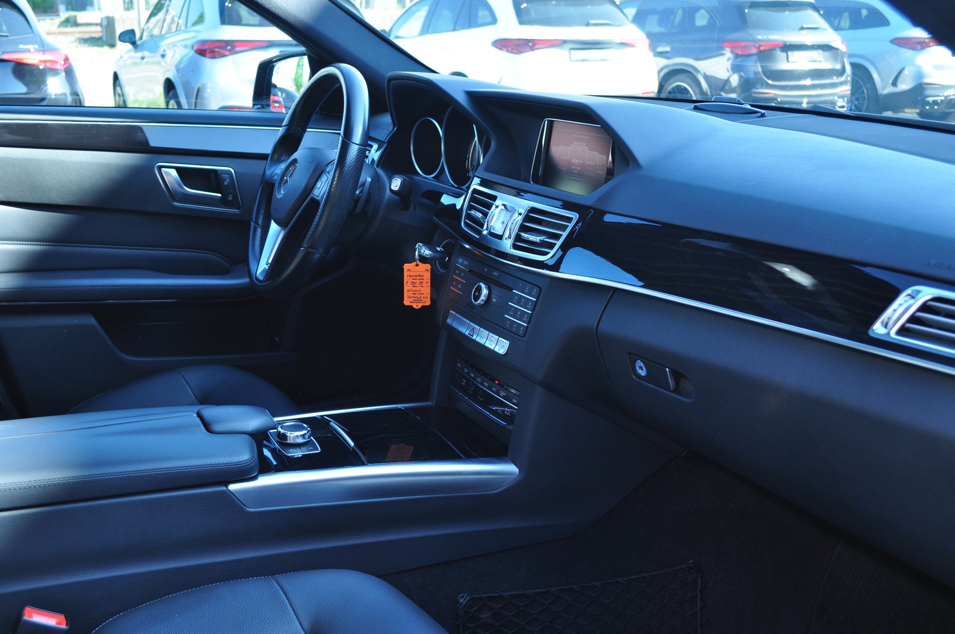 MERCEDES-BENZ E 220 BlueTEC Avantgarde-image-6