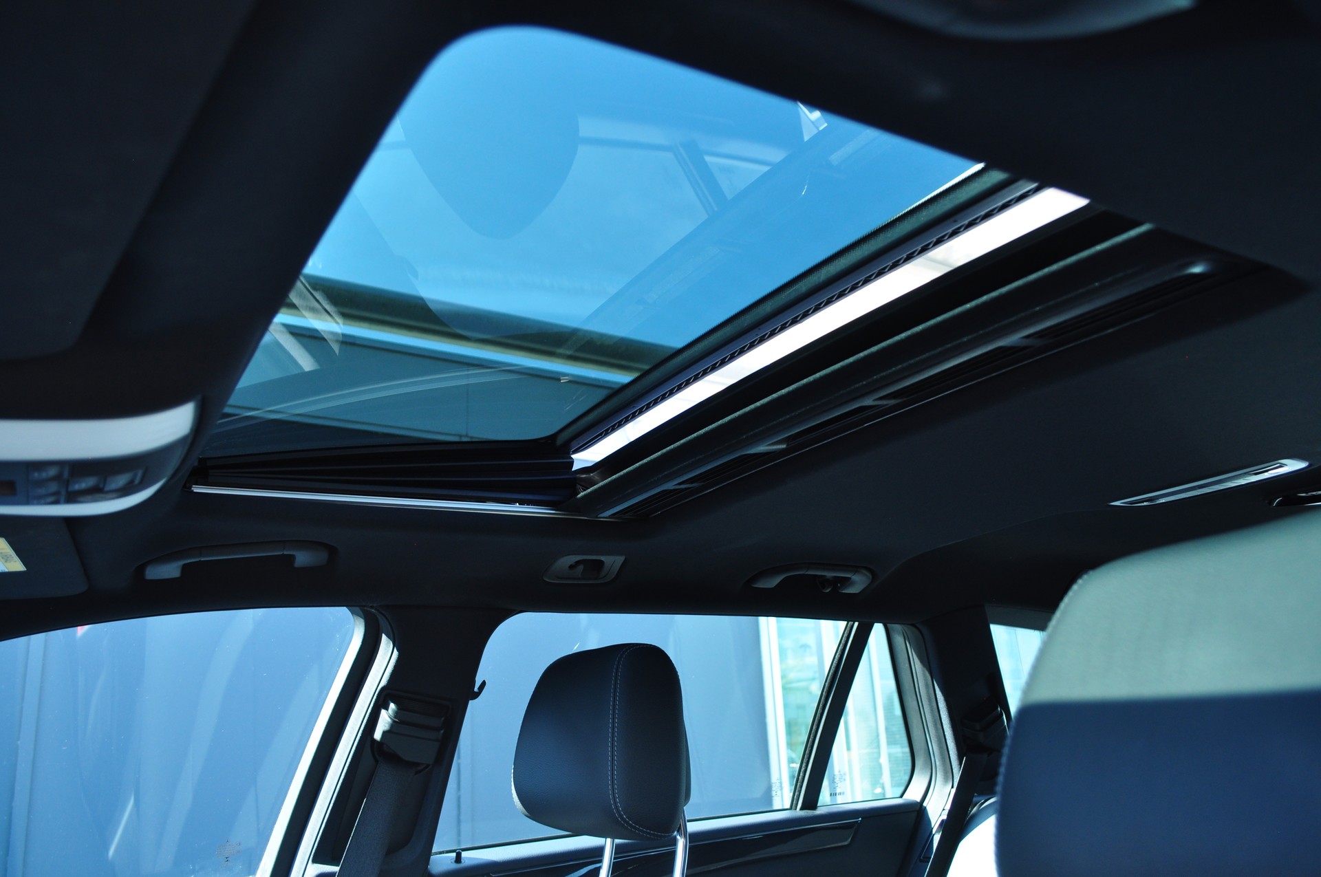 MERCEDES-BENZ E 220 BlueTEC Avantgarde-image-15