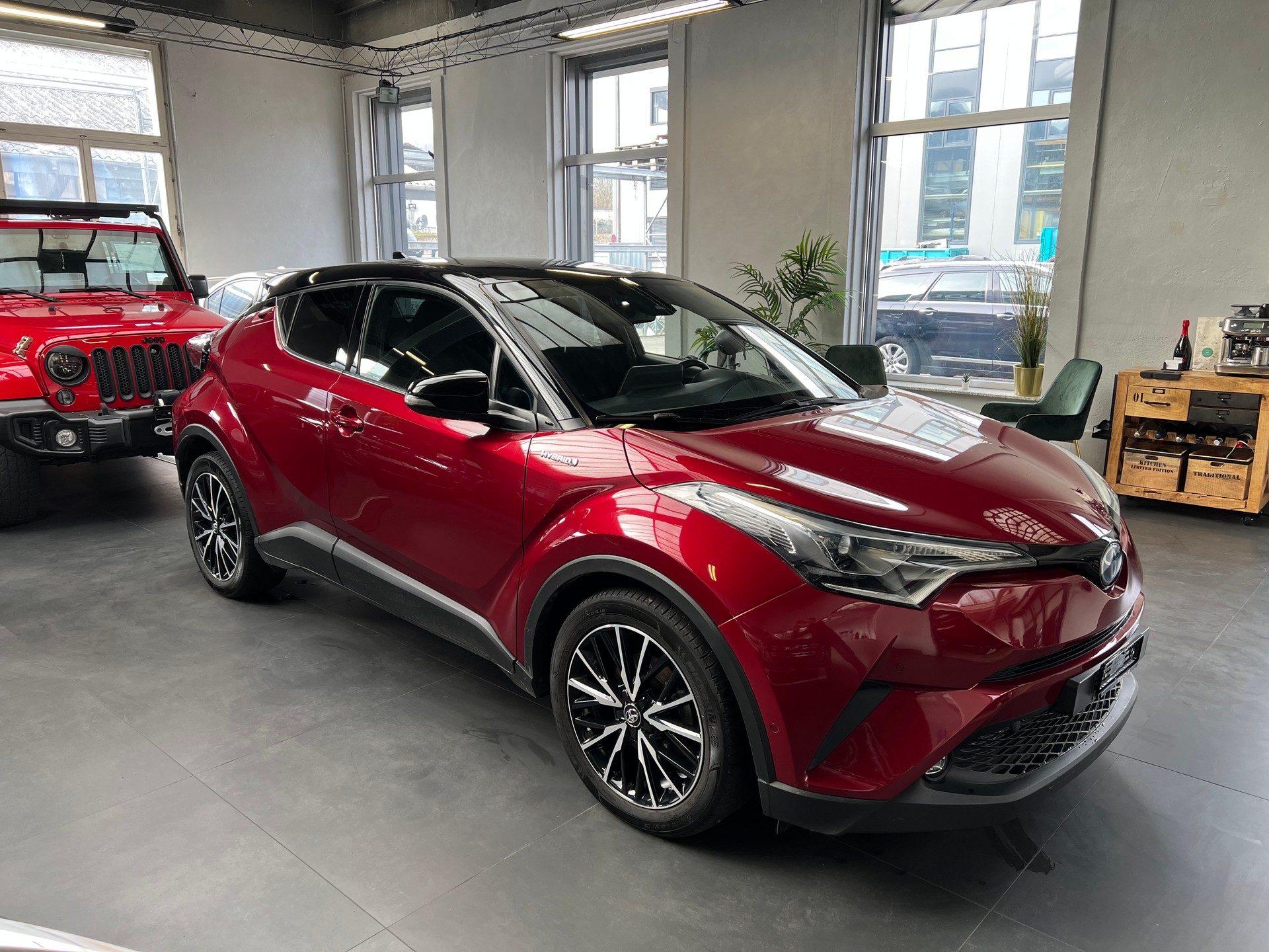 TOYOTA C-HR 1.8 HSD Trend CVT-image-2
