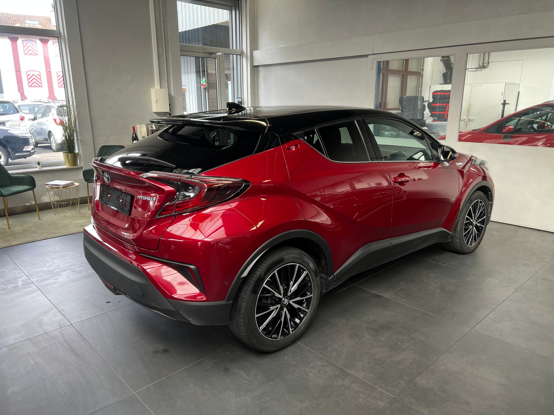 TOYOTA C-HR 1.8 HSD Trend CVT-image-3