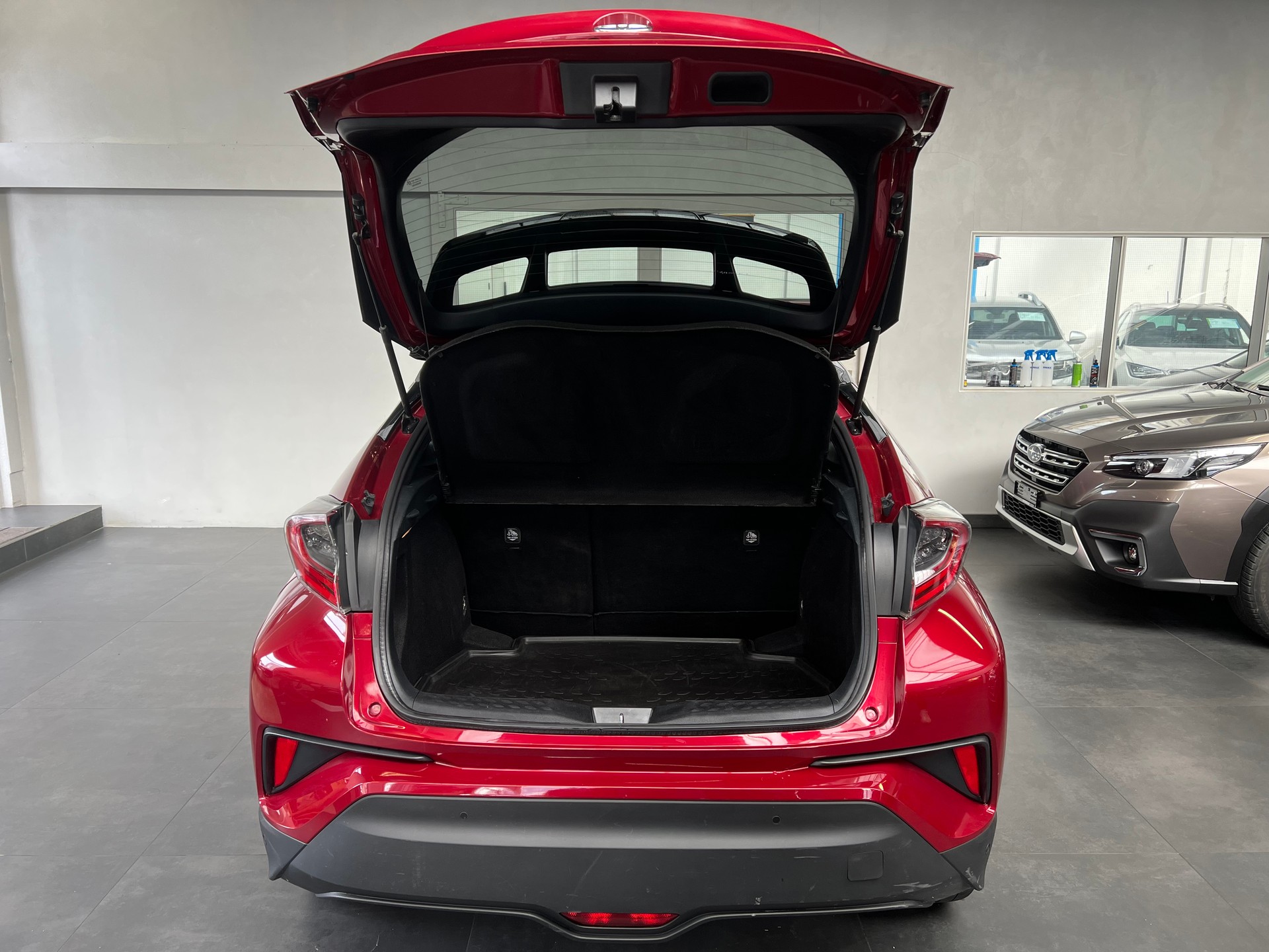 TOYOTA C-HR 1.8 HSD Trend CVT-image-10