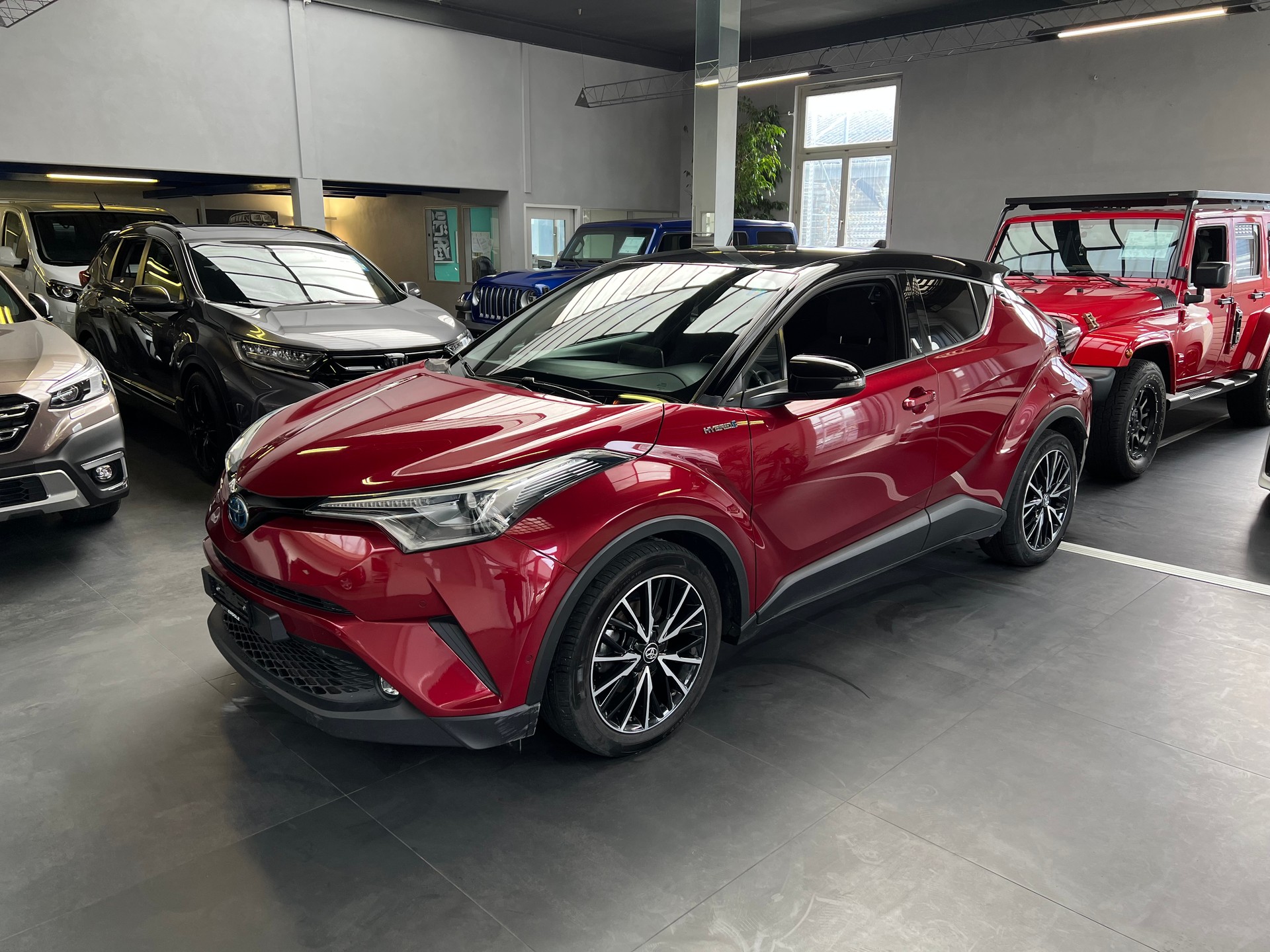 TOYOTA C-HR 1.8 HSD Trend CVT-image-0