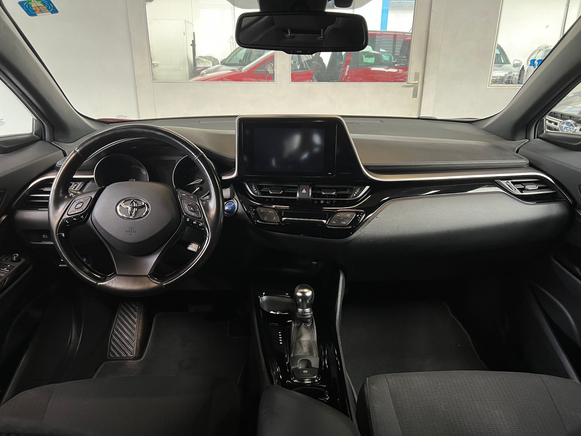 TOYOTA C-HR 1.8 HSD Trend CVT-image-4