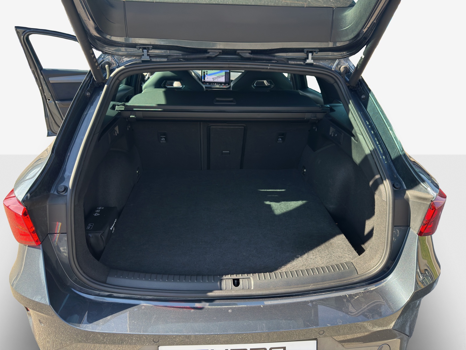 CUPRA LEON ST 1.5 e-HYBRID pHEV VZ DSG-image-12